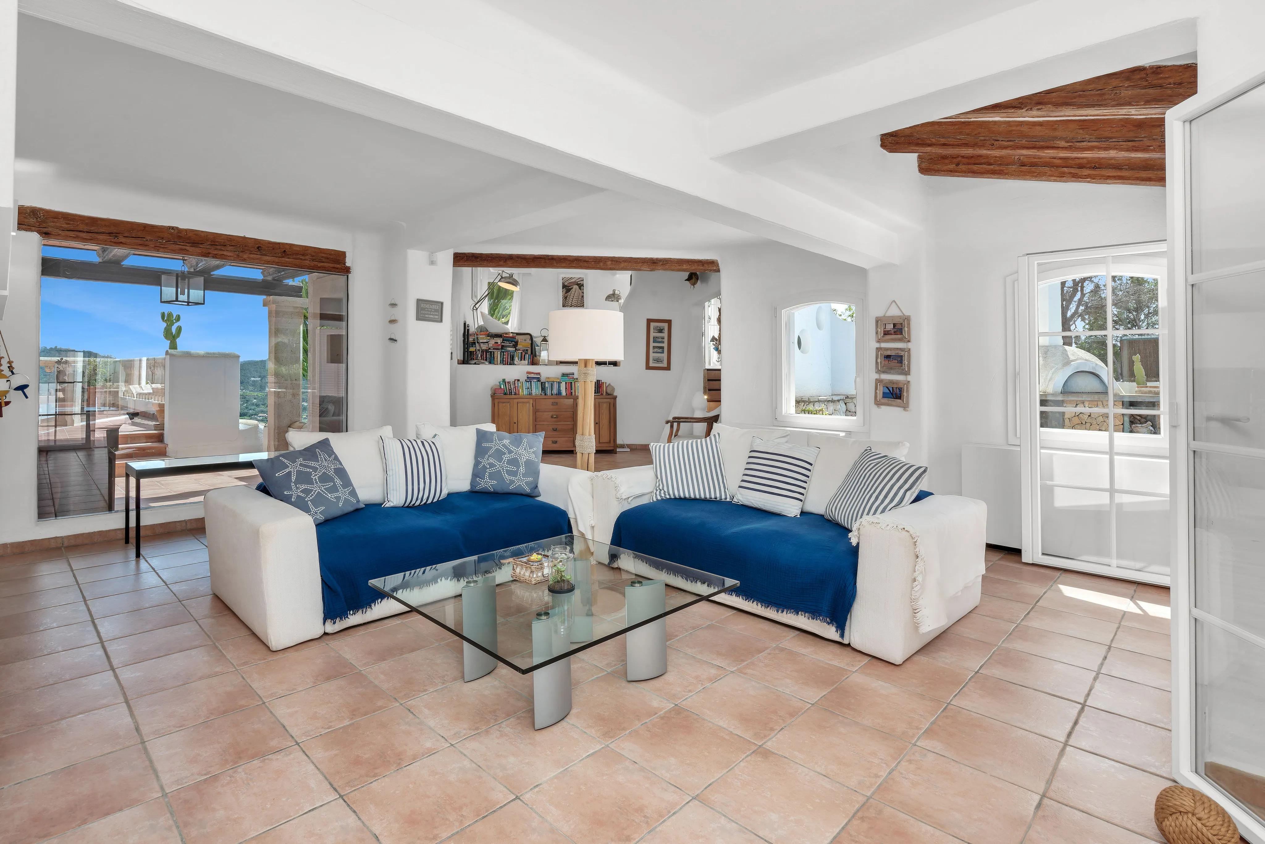 Mediterranean villa with panoramic views and partial harbour views-15