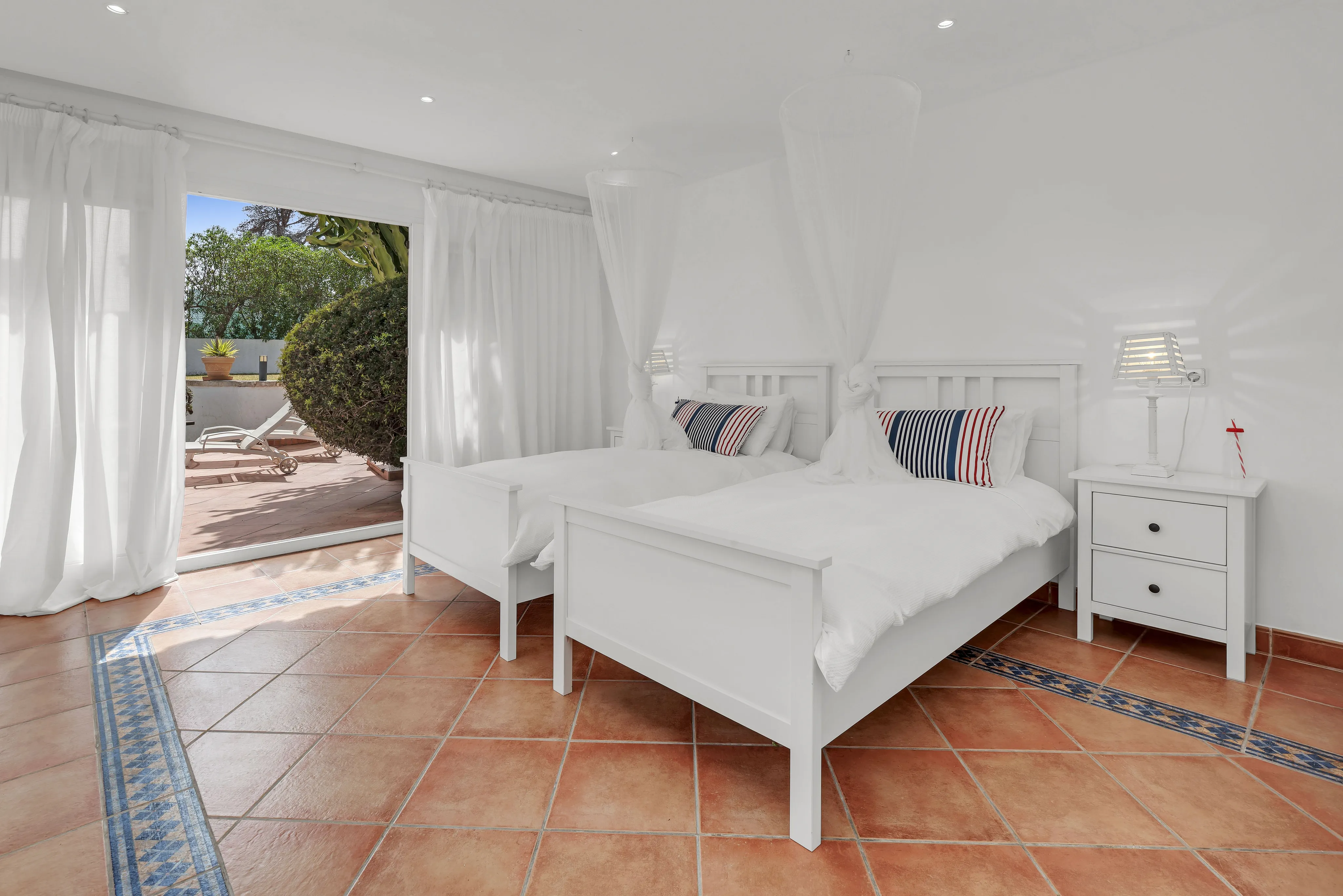 Mediterranean villa with panoramic views and partial harbour views-11