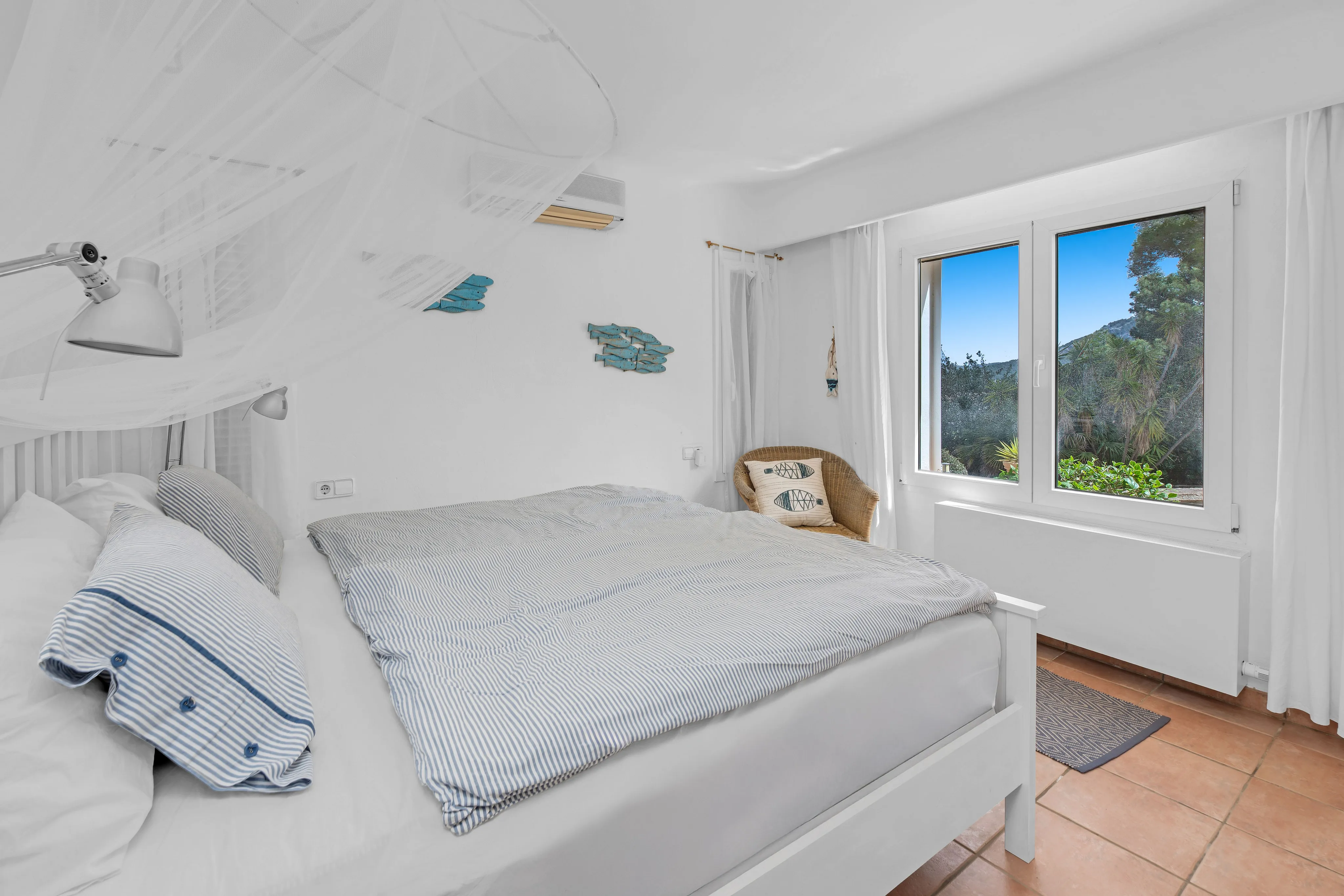 Mediterranean villa with panoramic views and partial harbour views-6