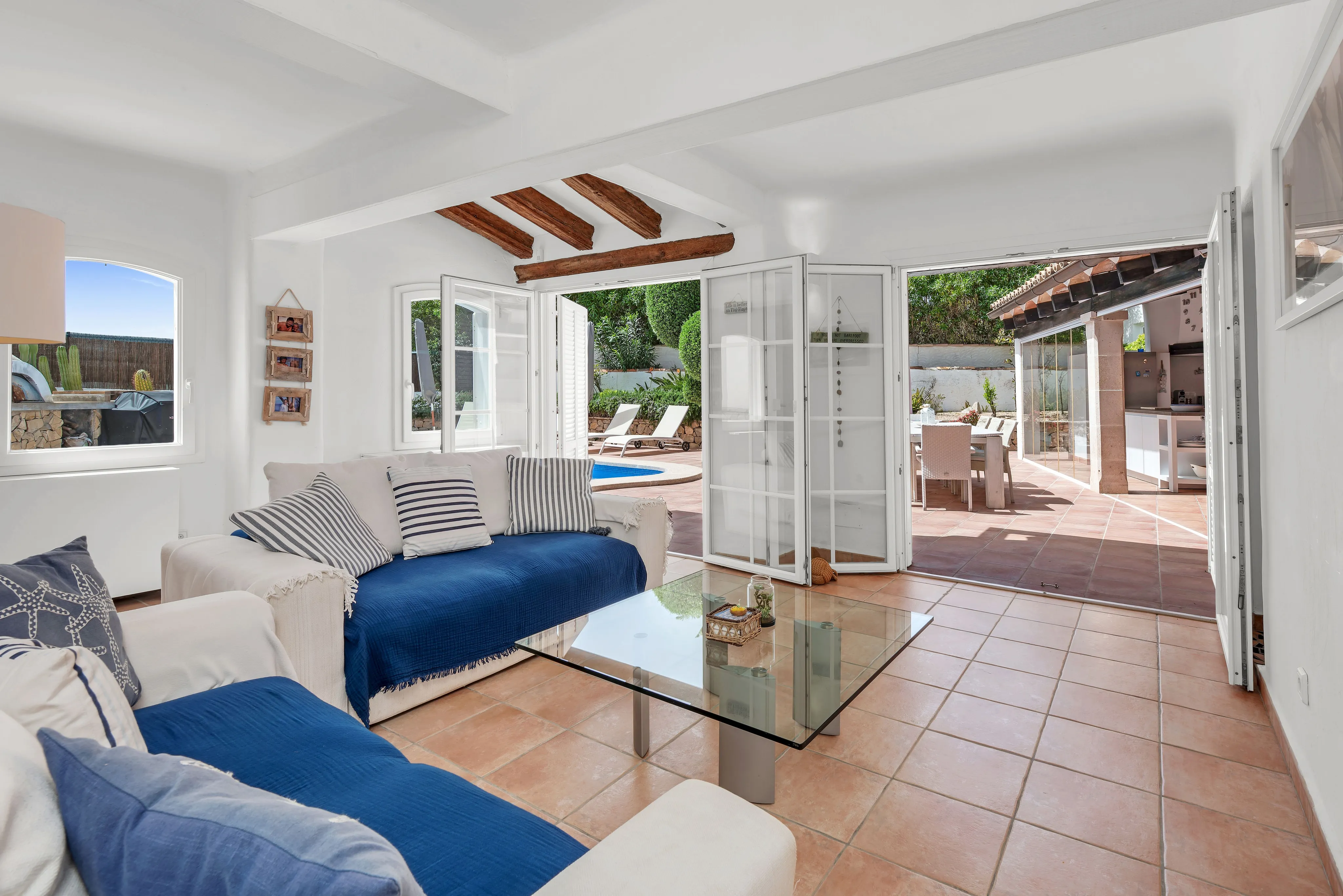 Mediterranean villa with panoramic views and partial harbour views-4