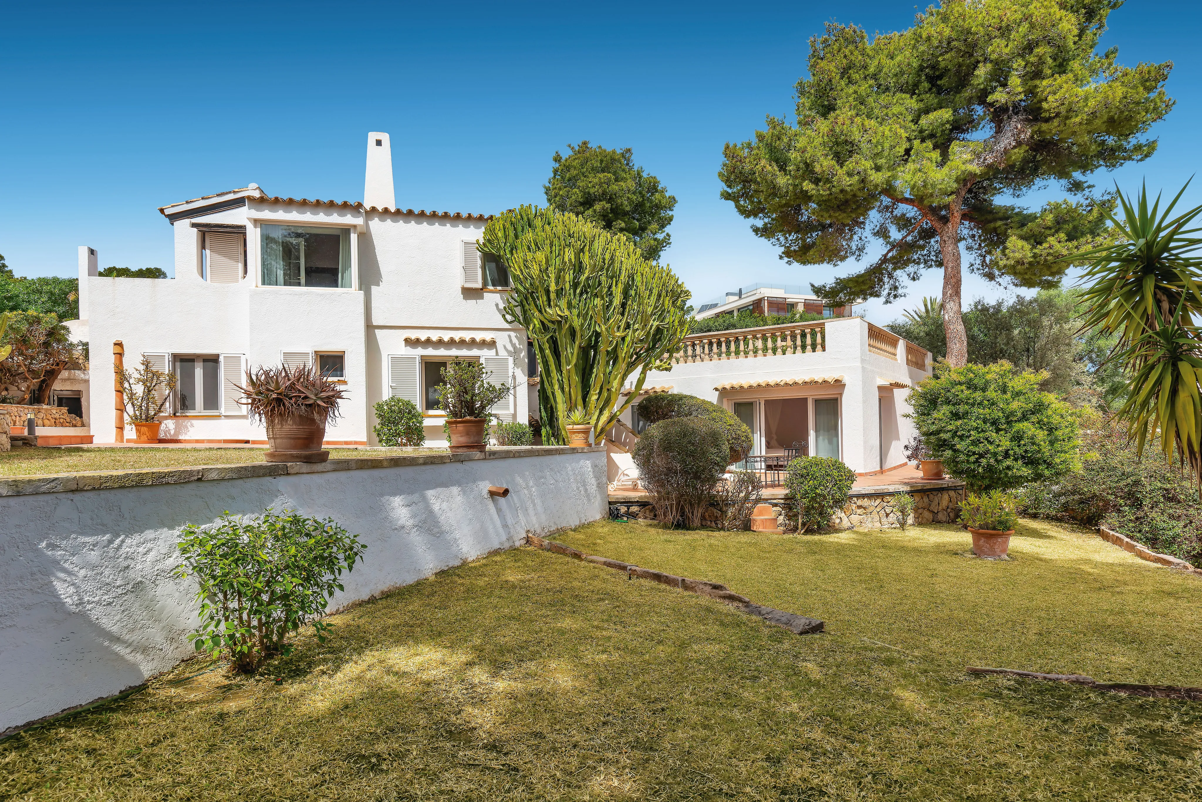 Mediterranean villa with panoramic views and partial harbour views-24