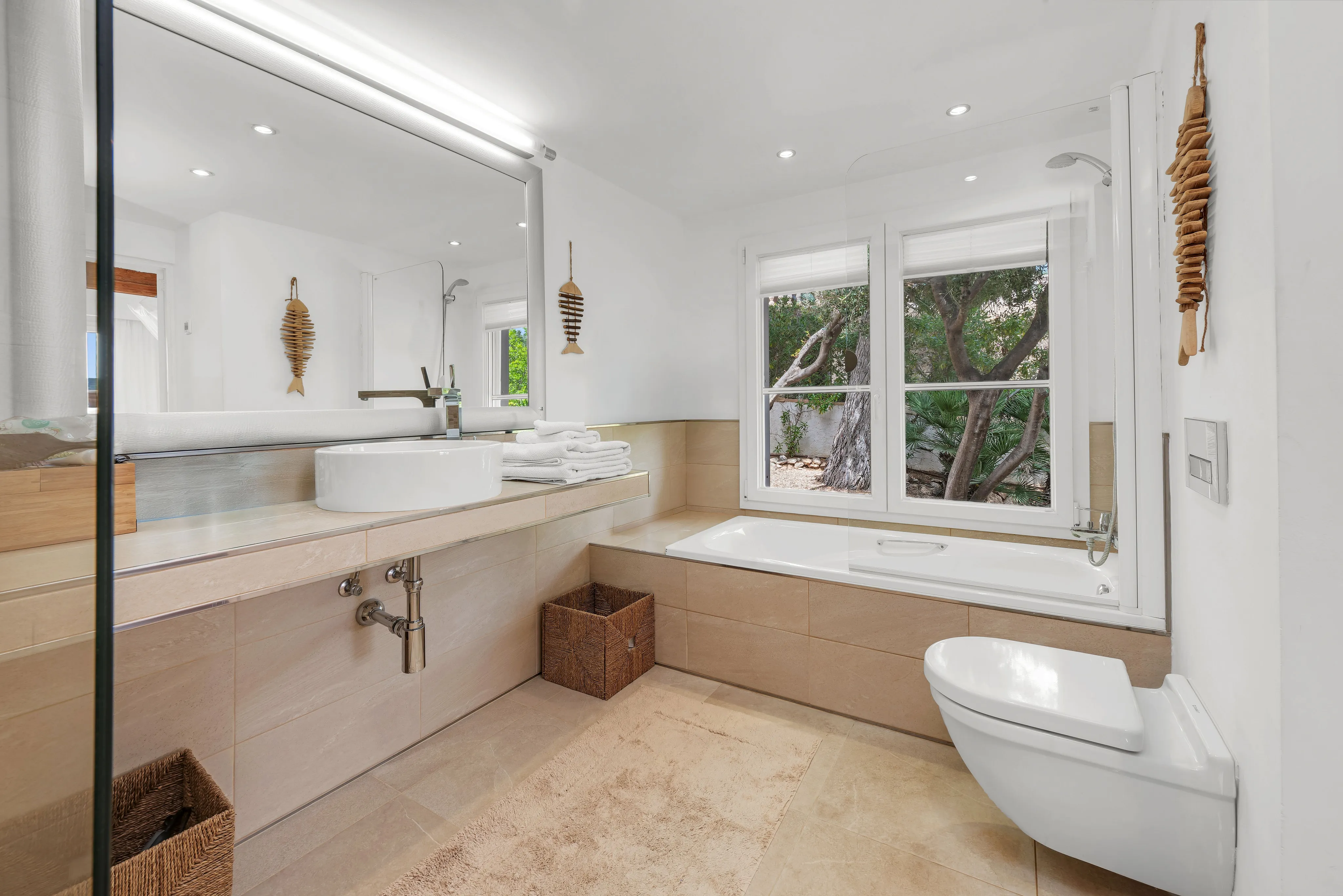 Mediterranean villa with panoramic views and partial harbour views-7