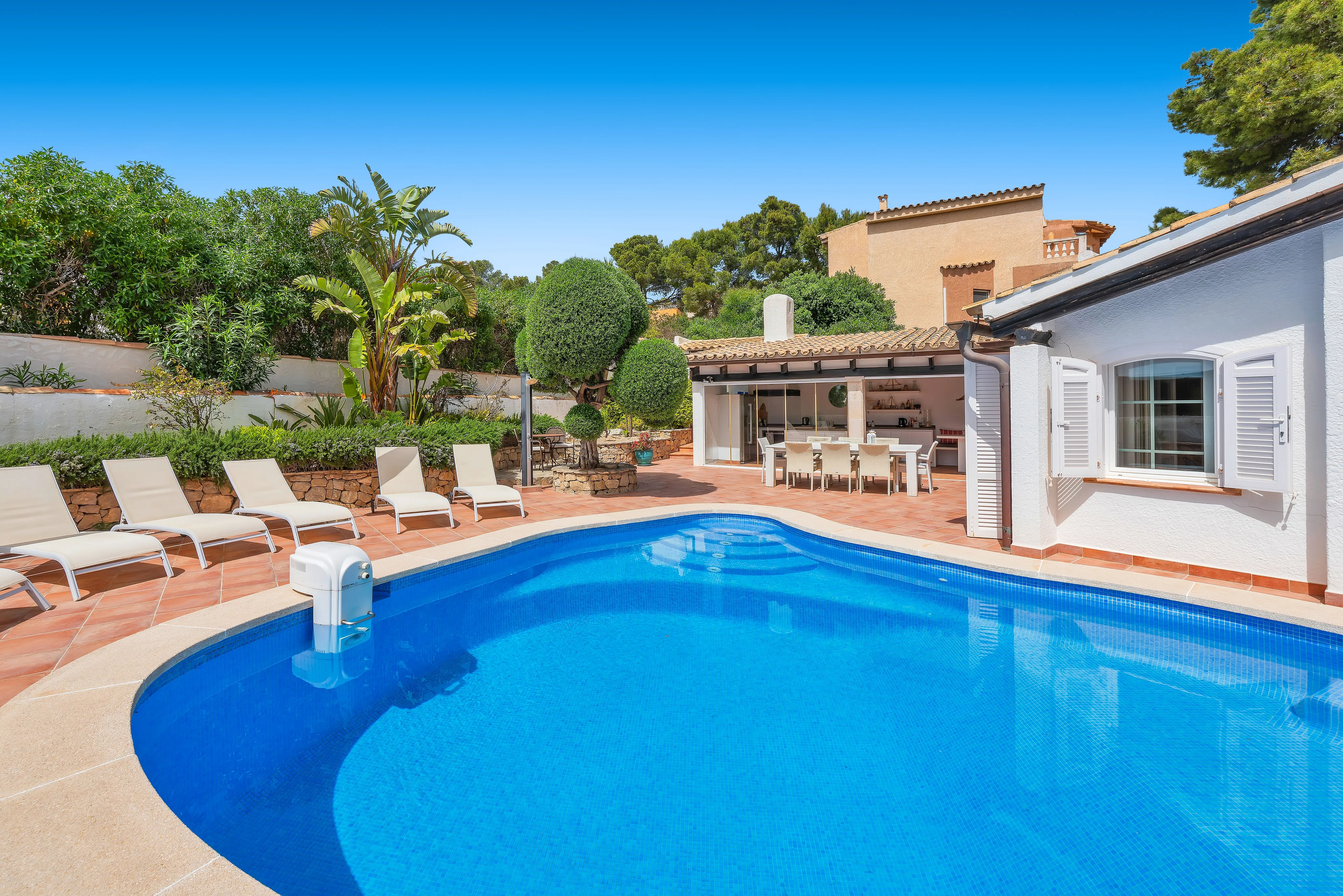 Mediterranean villa with panoramic views and partial harbour views-1