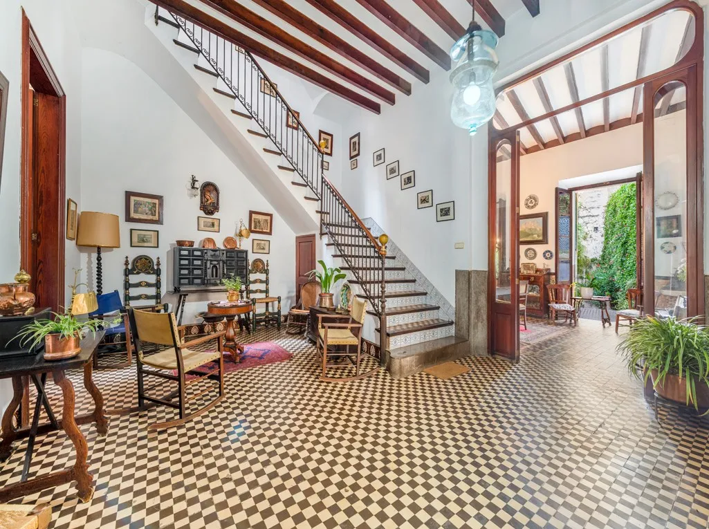 Extraordinary house in Sóller with garage and garden-2