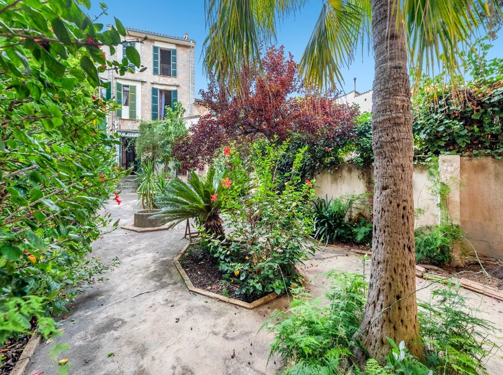 Extraordinary house in Sóller with garage and garden-19