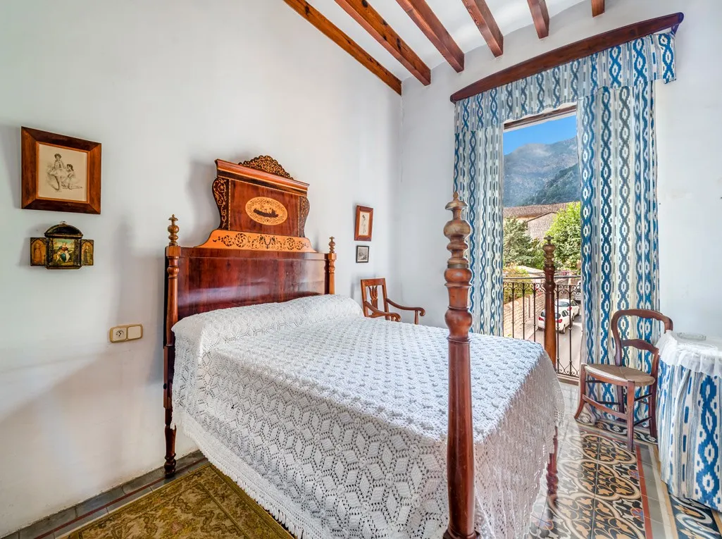 Extraordinary house in Sóller with garage and garden-15