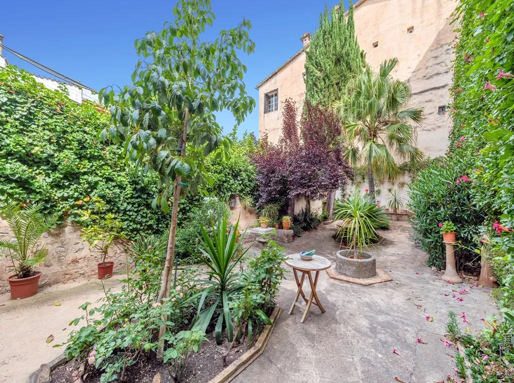 Extraordinary house in Sóller with garage and garden-20