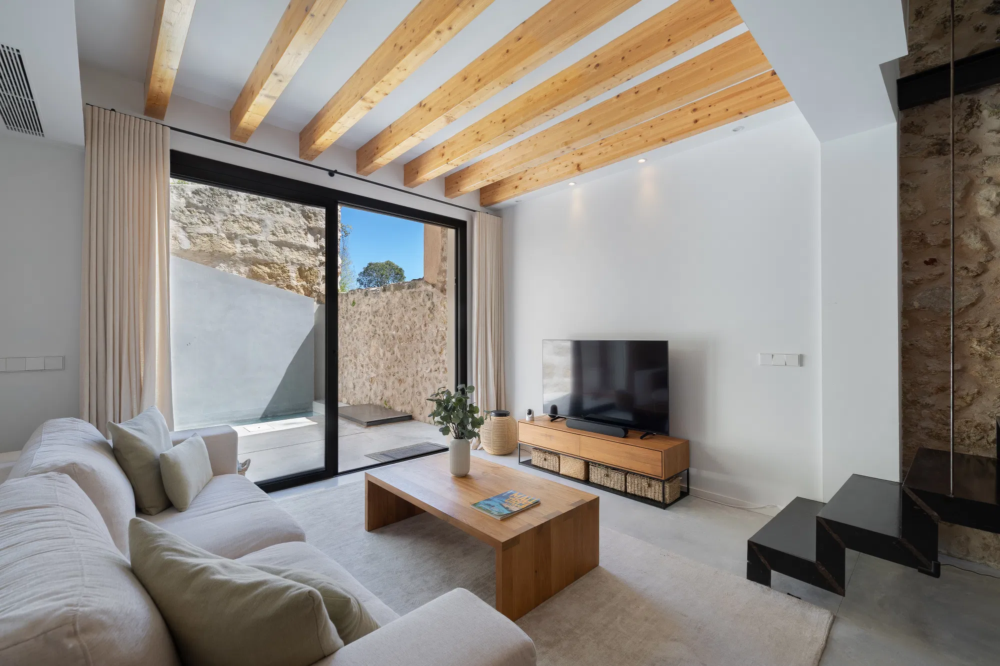 Charming Townhouse with a pool and easy maintenance-3