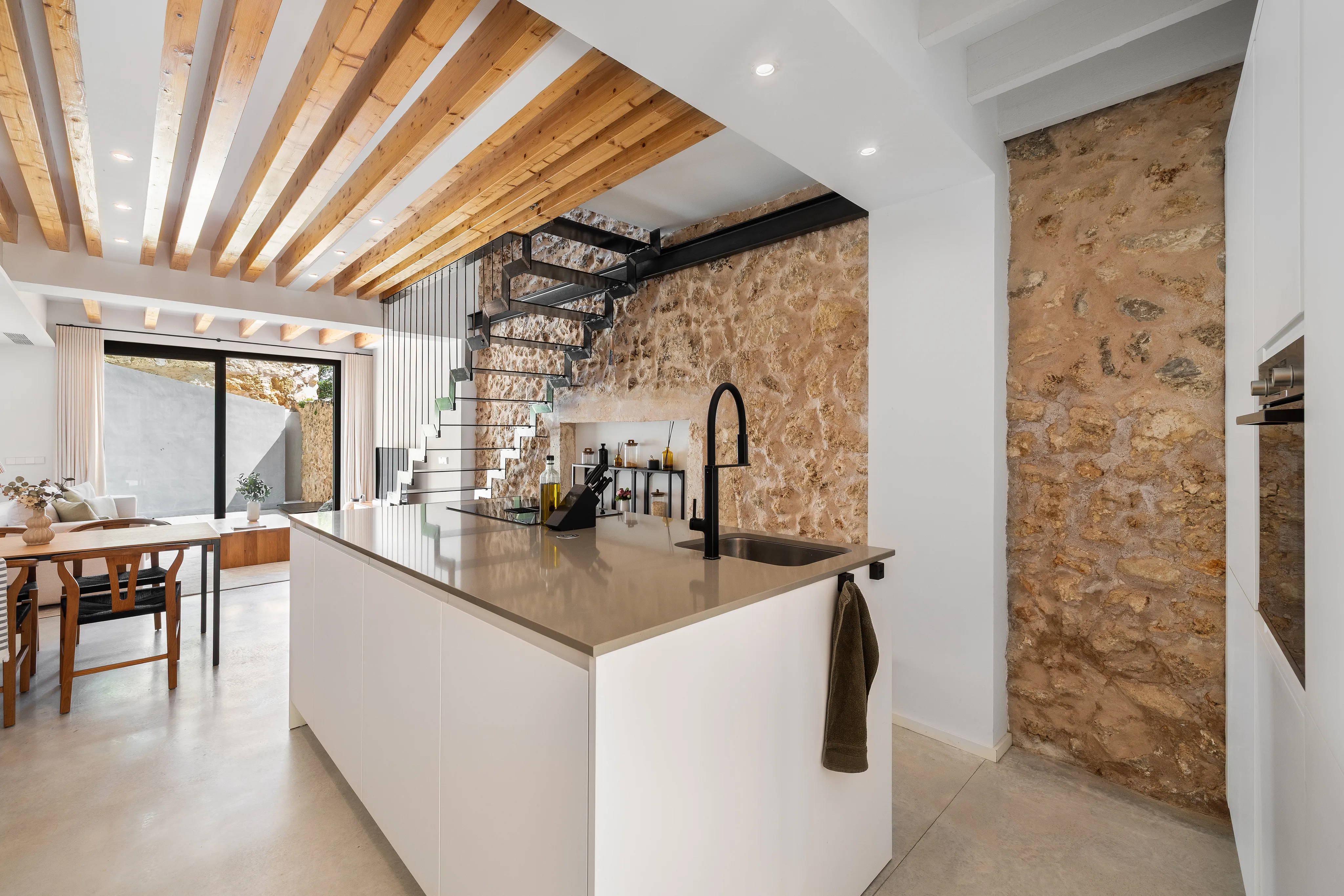 Incantevole casa a schiera con piscina e di facile manutenzione-4