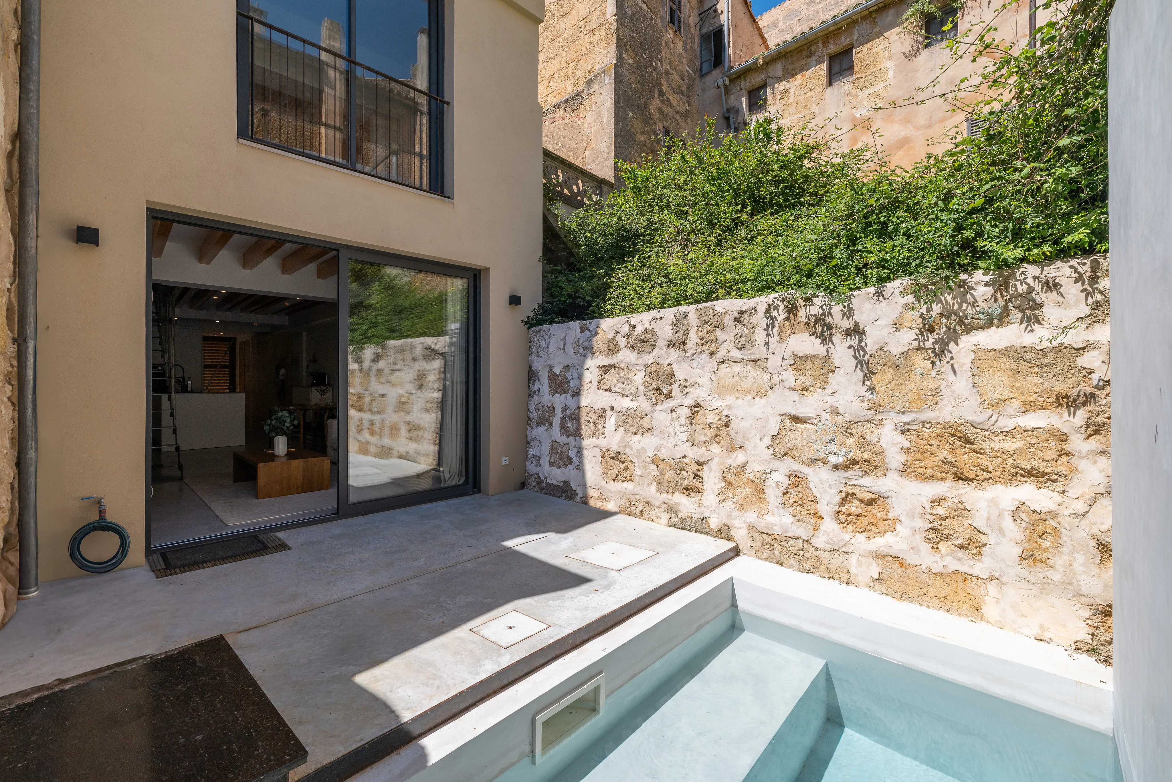 Incantevole casa a schiera con piscina e di facile manutenzione-2