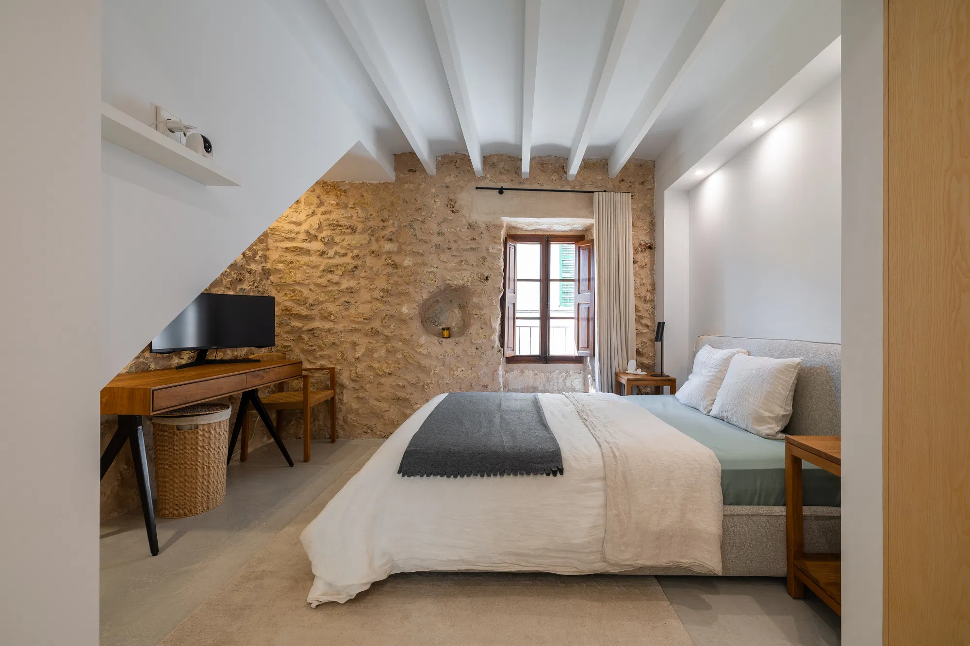 Charming Townhouse with a pool and easy maintenance-14