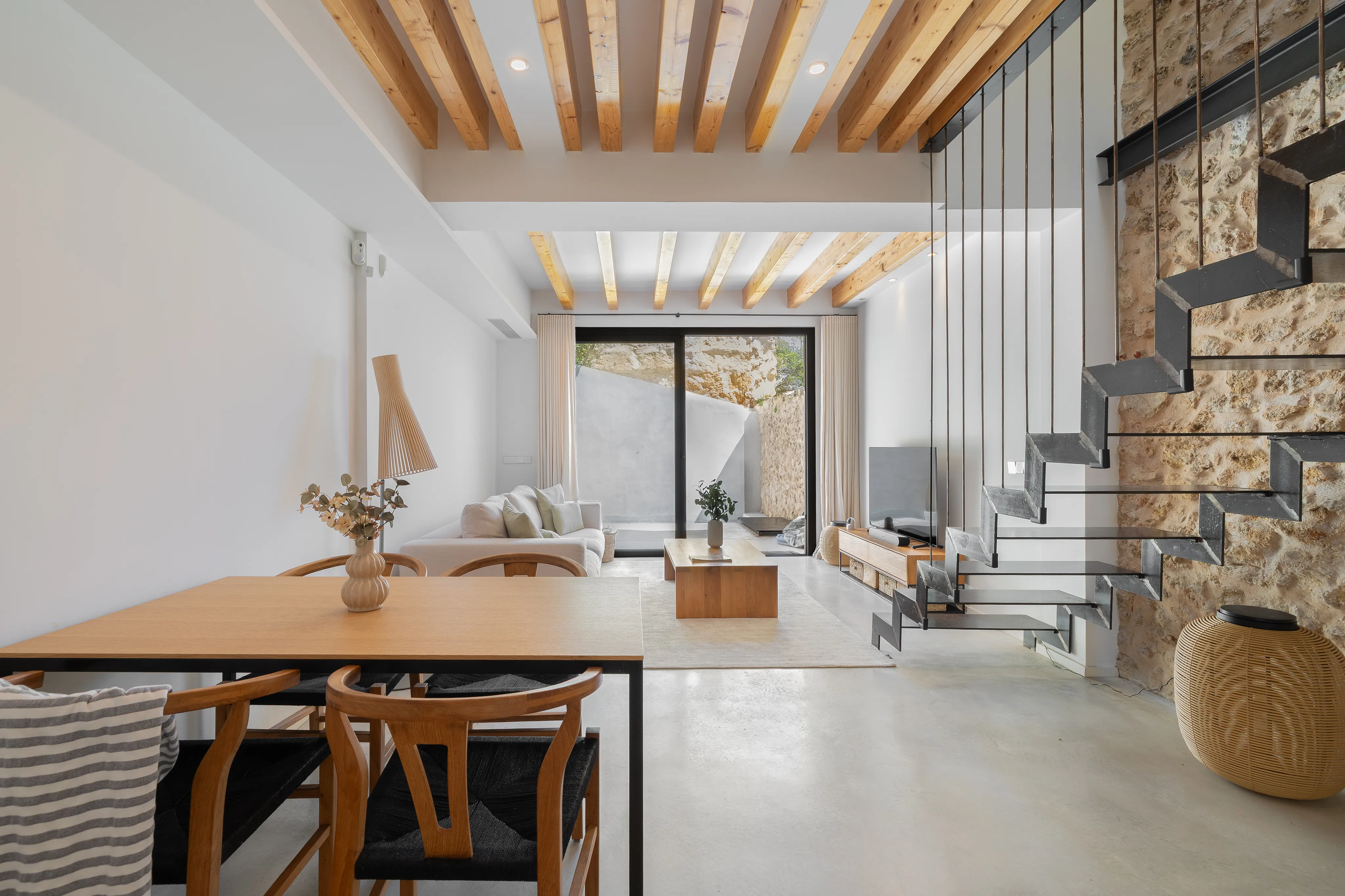 Incantevole casa a schiera con piscina e di facile manutenzione-1