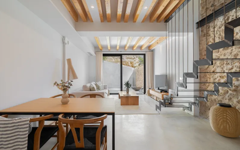 Incantevole casa a schiera con piscina e di facile manutenzione