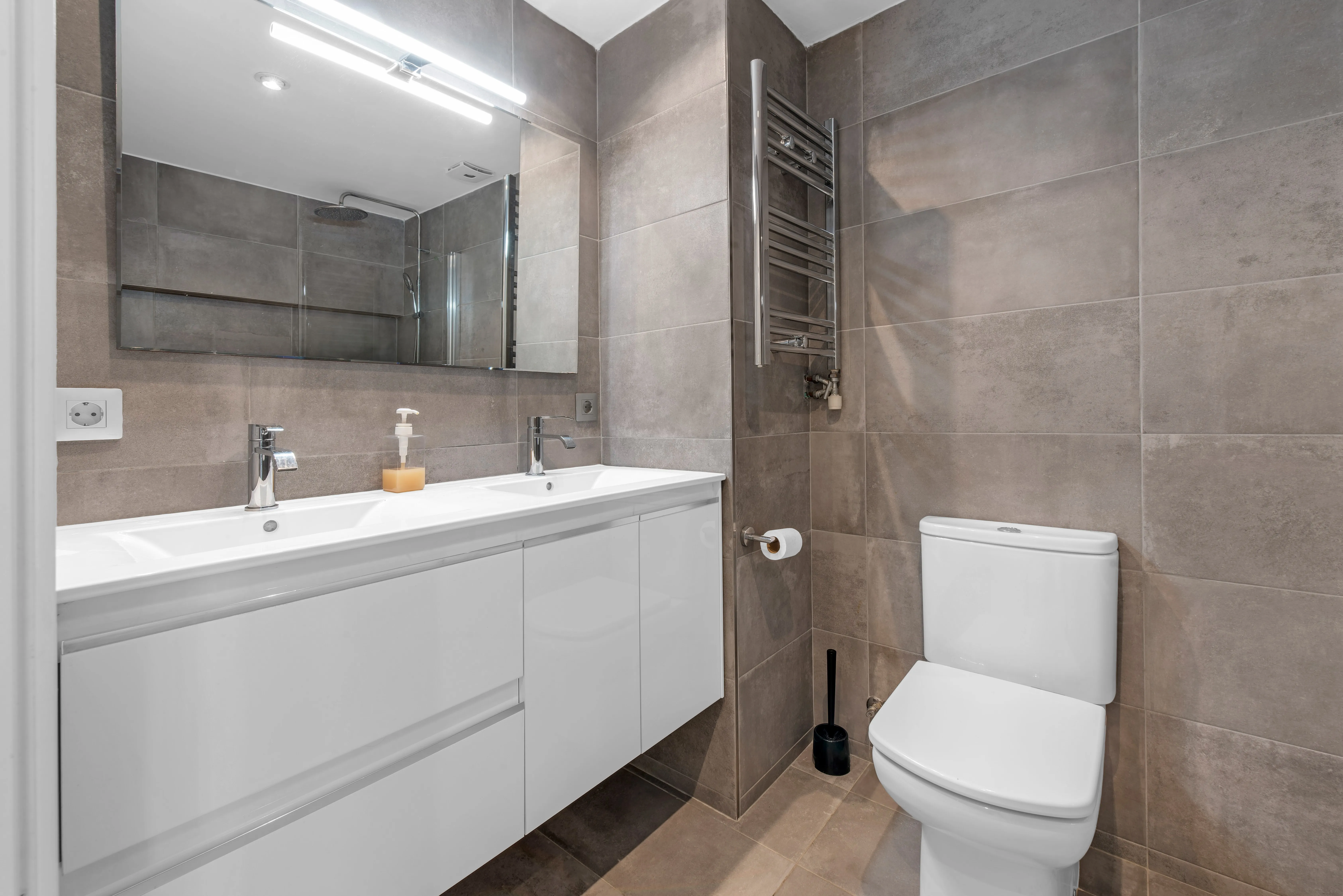 Fantastic two-bedroom apartment in an exclusive location-12