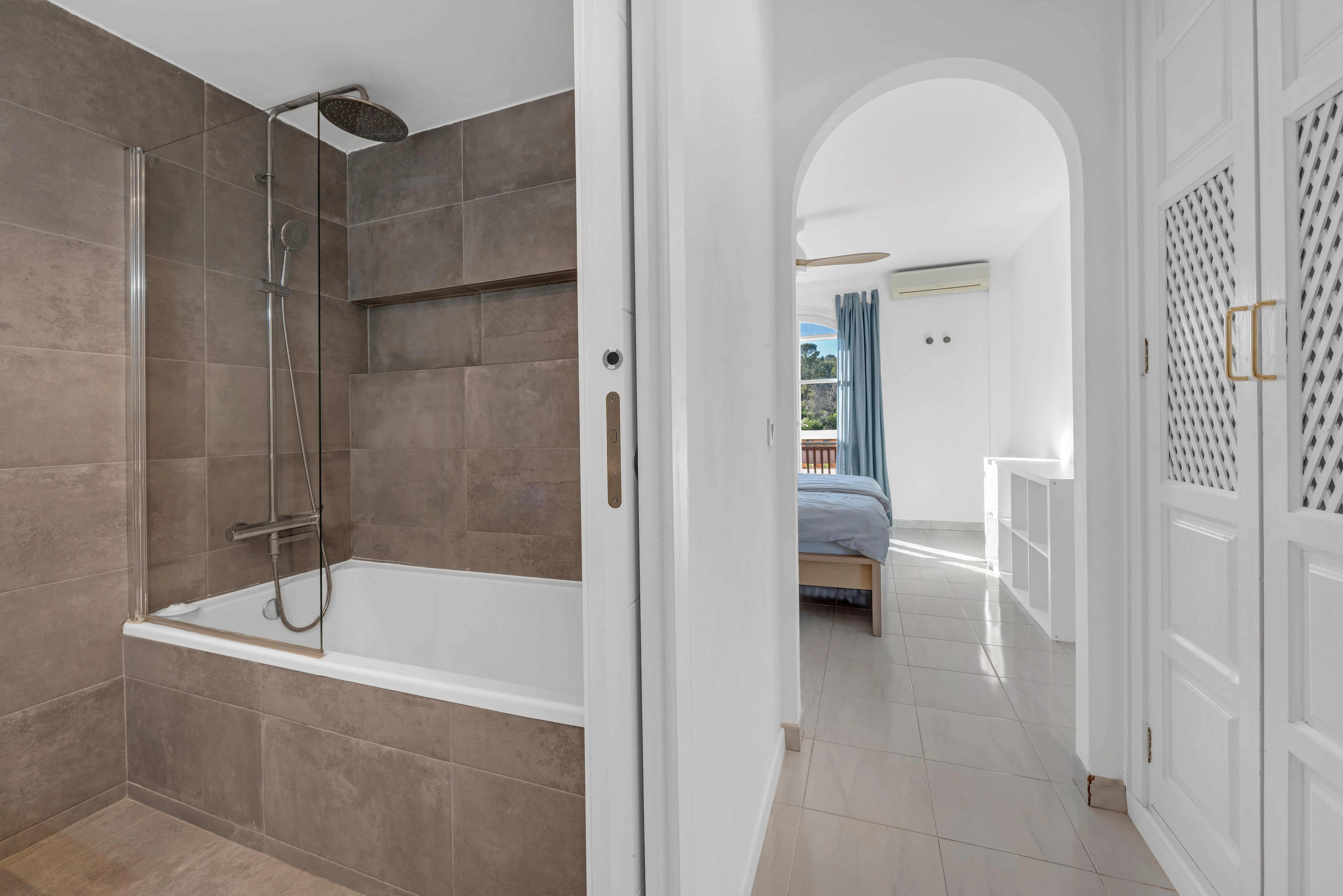 Fantastic two-bedroom apartment in an exclusive location-10