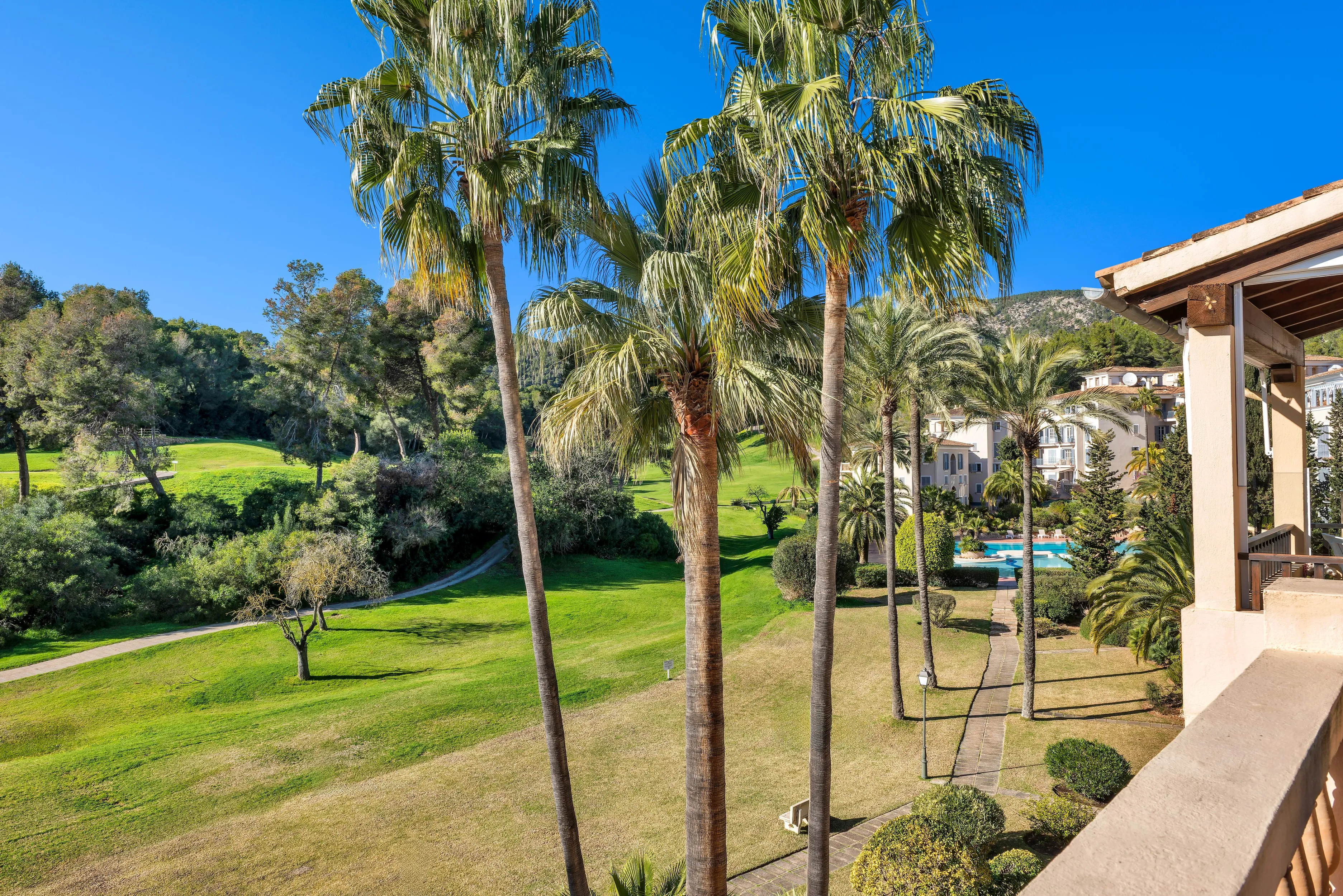 Fantastic two-bedroom apartment in an exclusive location-14