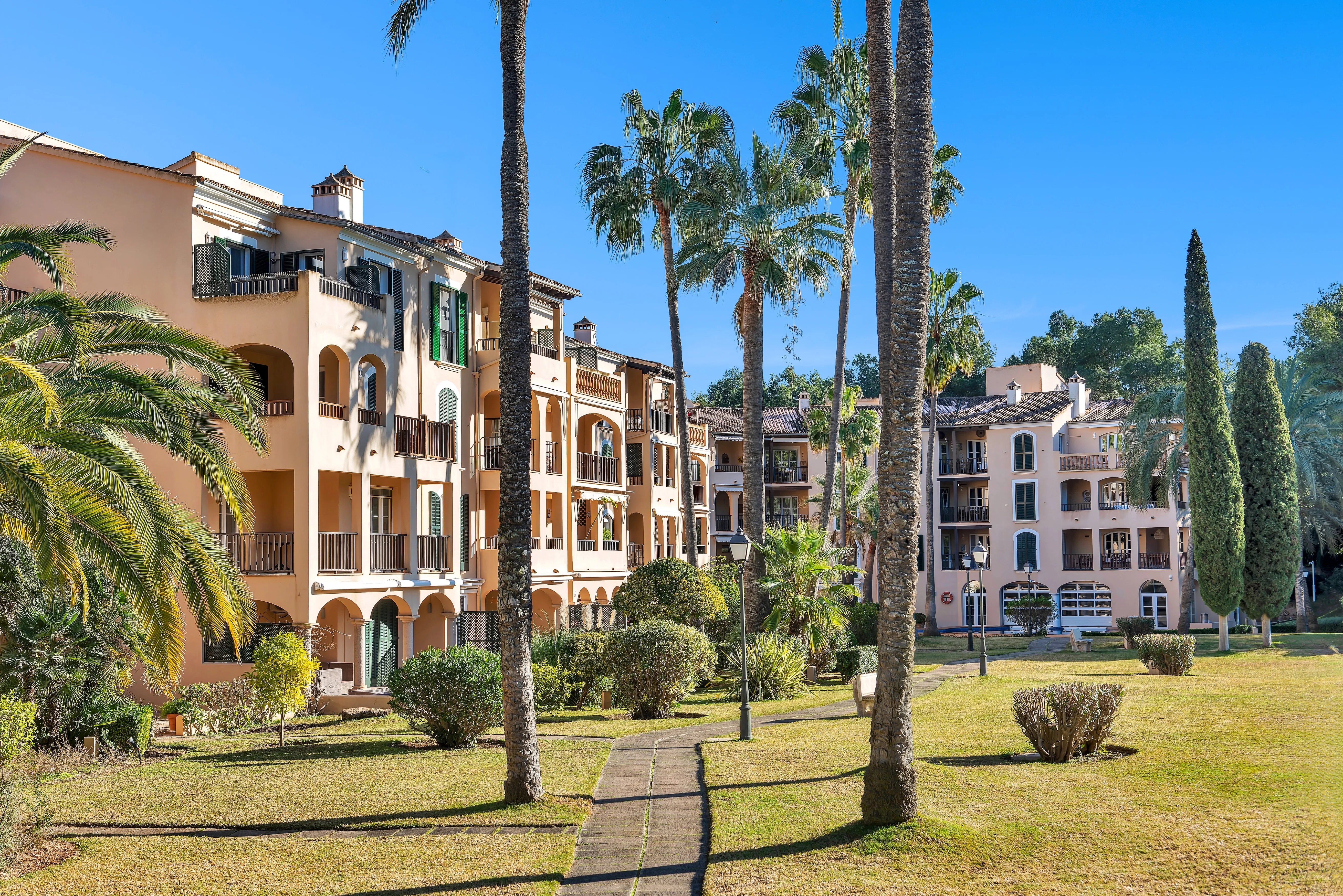 Fantastic two-bedroom apartment in an exclusive location-15