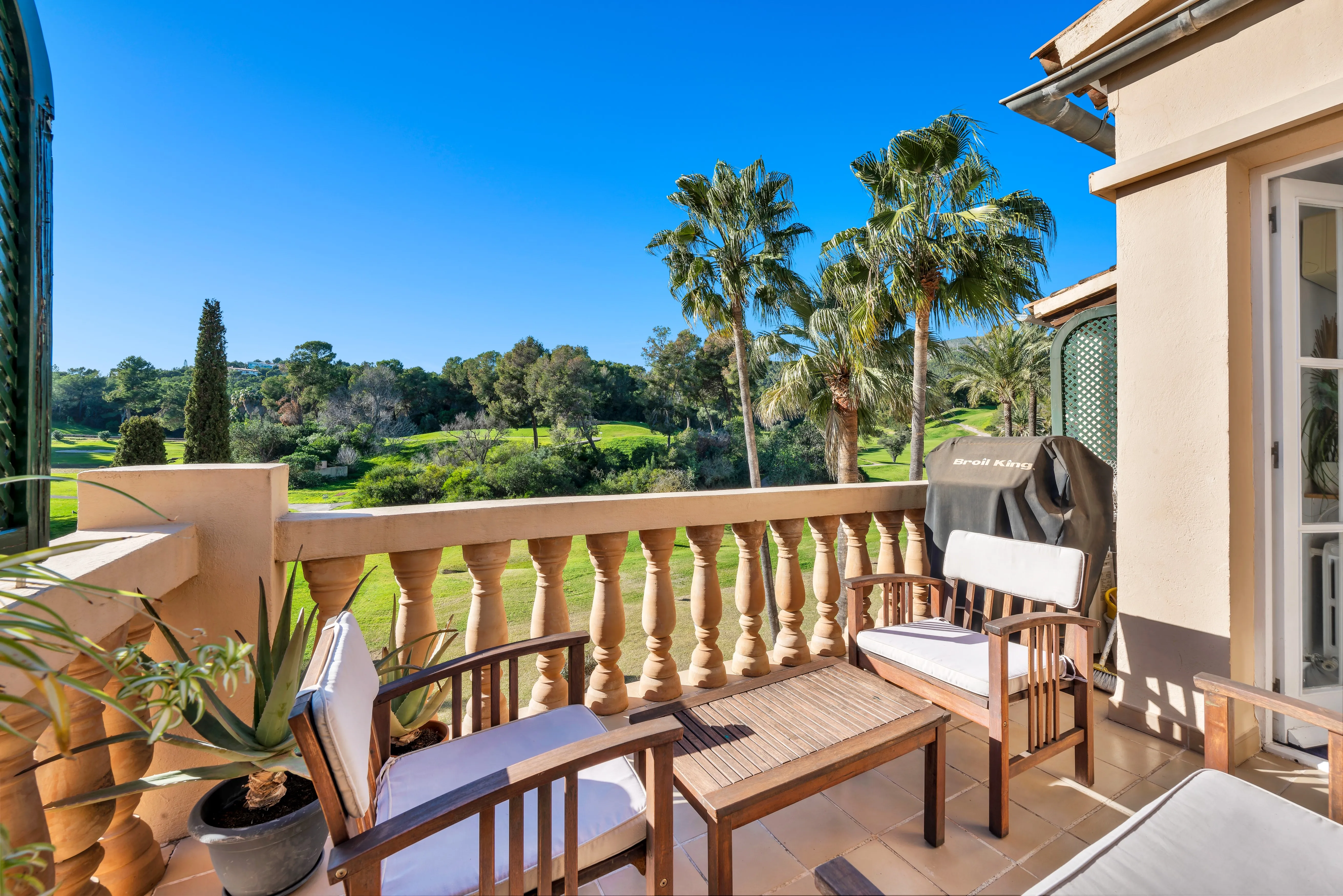 Fantastic two-bedroom apartment in an exclusive location-1