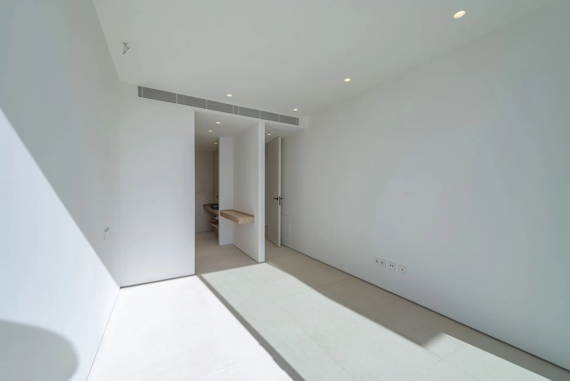 Great opportunity to acquire a modern high-quality villa in Alcanada, Mallorca-34