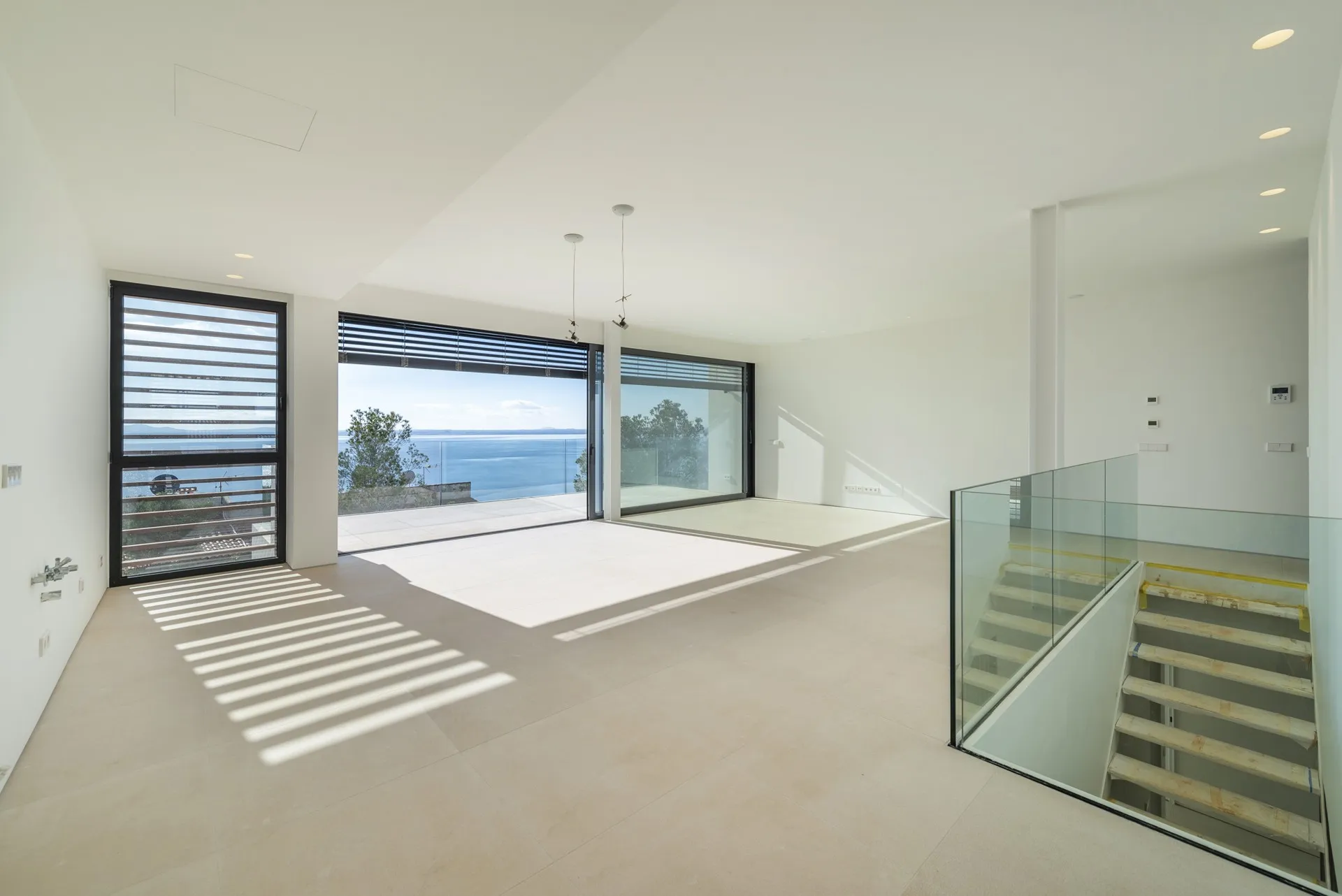 Great opportunity to acquire a modern high-quality villa in Alcanada, Mallorca-11