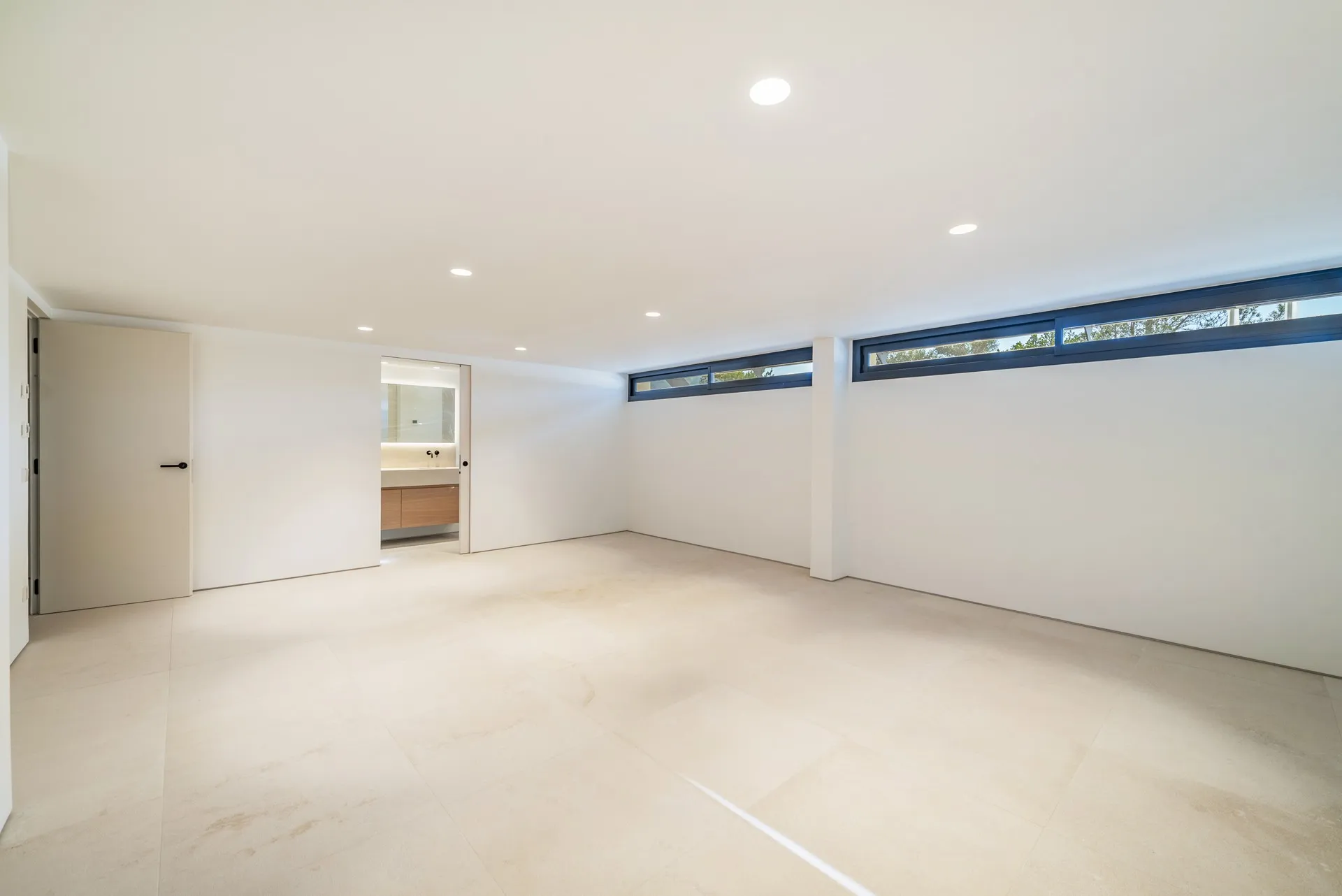 Great opportunity to acquire a modern high-quality villa in Alcanada, Mallorca-36