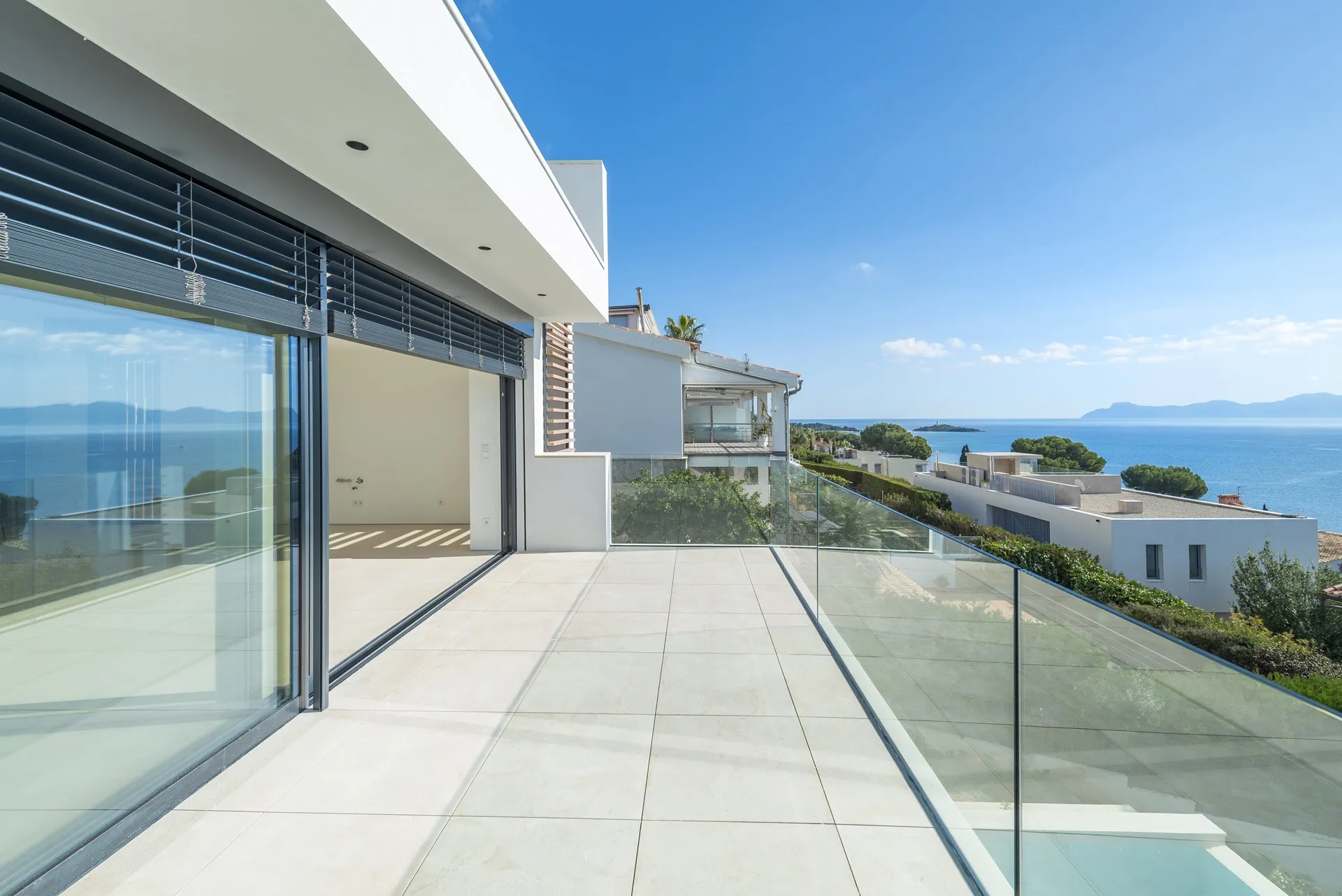 Great opportunity to acquire a modern high-quality villa in Alcanada, Mallorca-14
