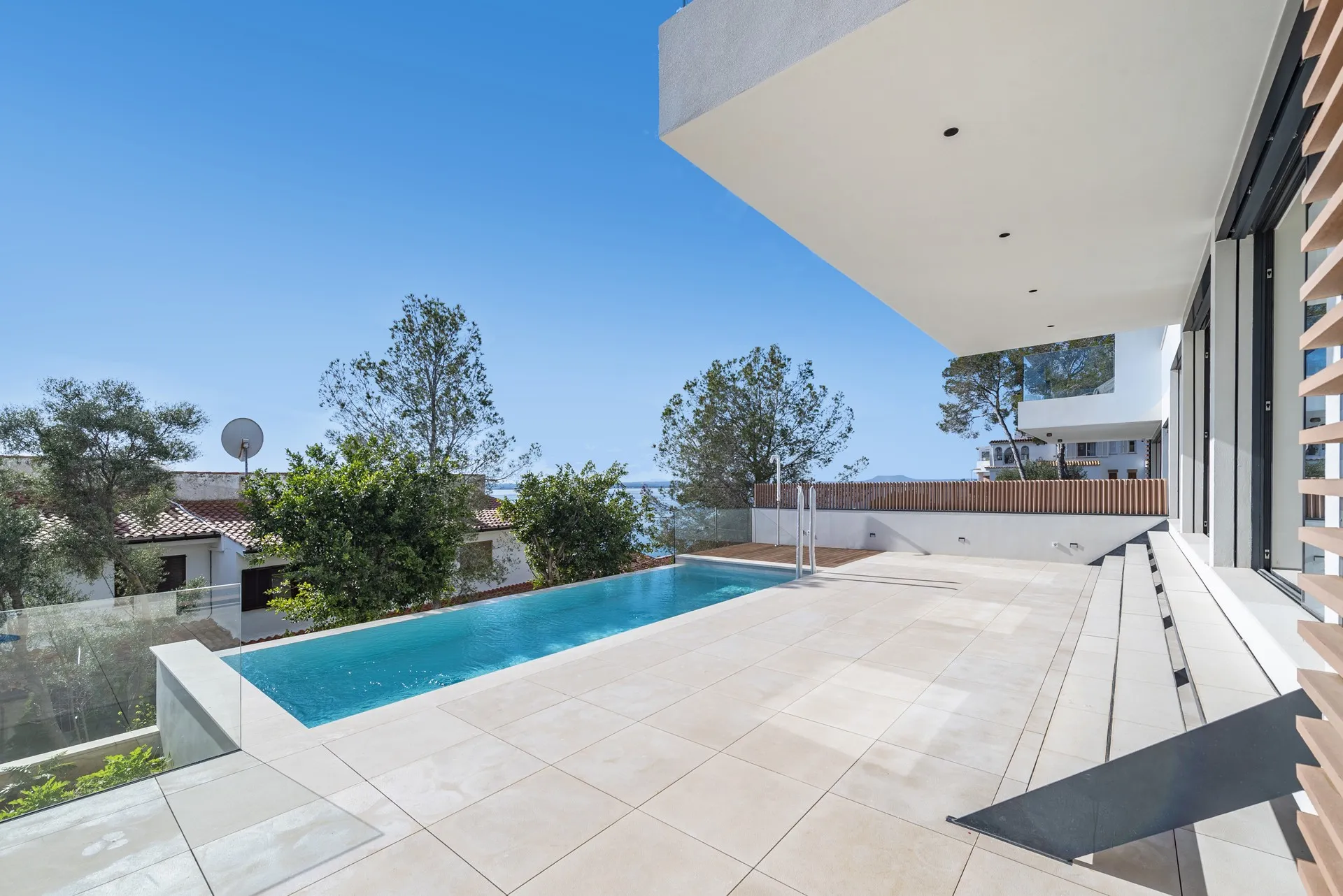 Great opportunity to acquire a modern high-quality villa in Alcanada, Mallorca-21