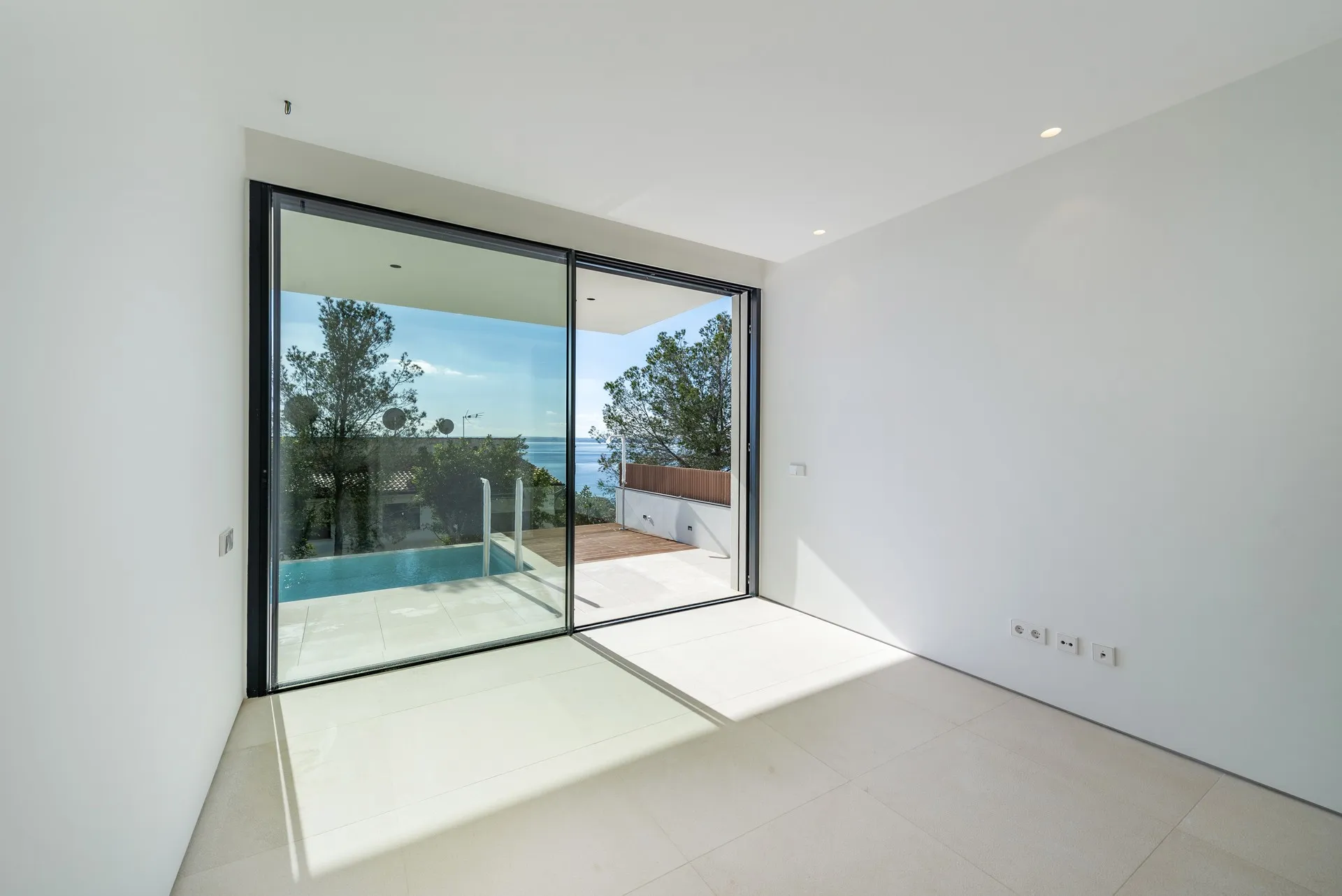Great opportunity to acquire a modern high-quality villa in Alcanada, Mallorca-18