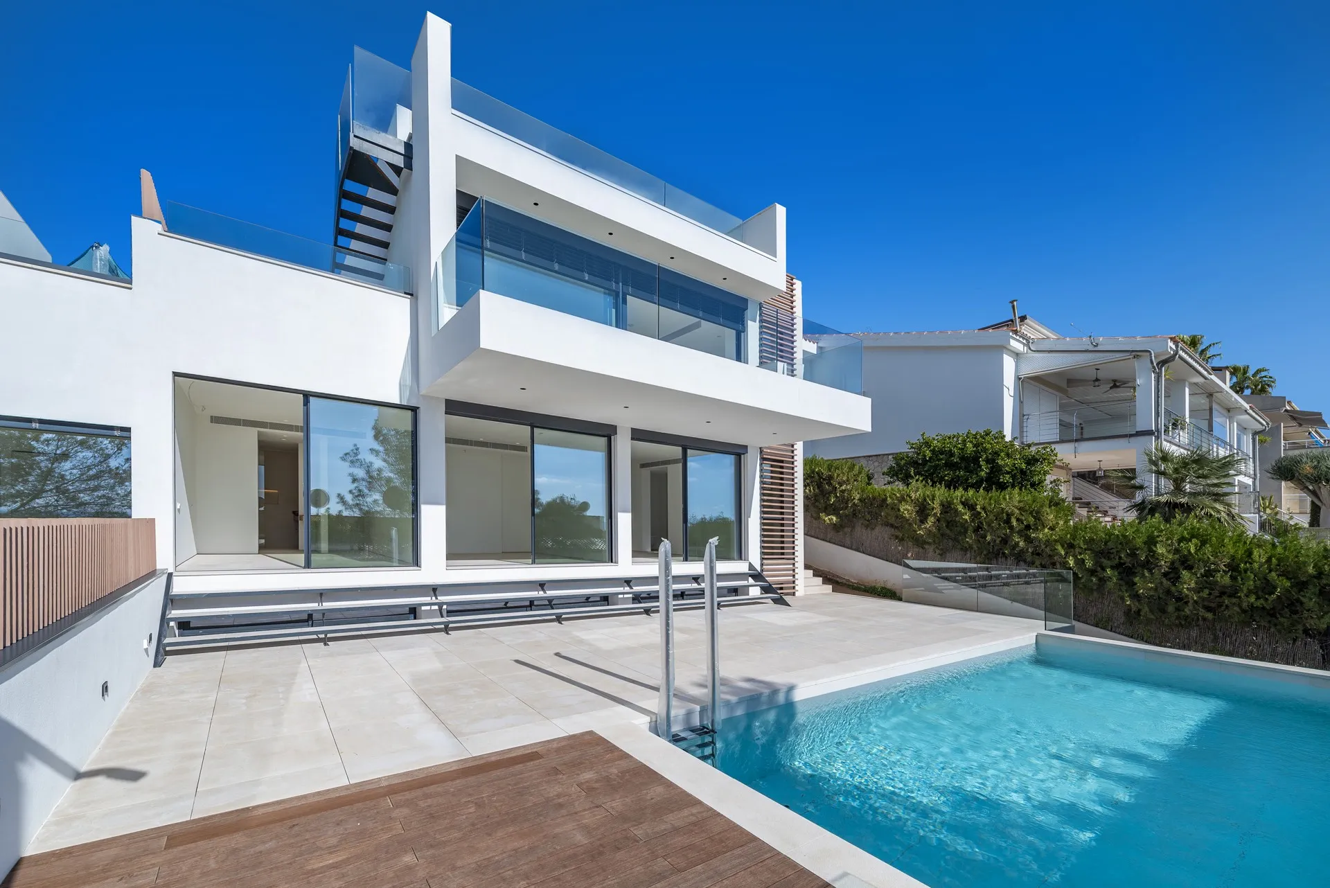 Great opportunity to acquire a modern high-quality villa in Alcanada, Mallorca-37