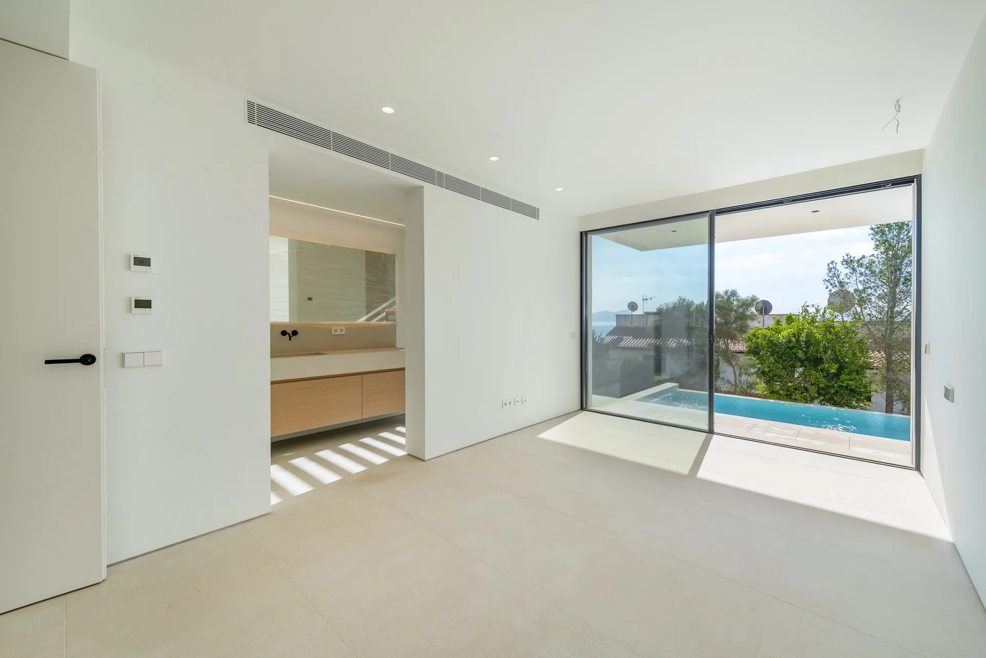 Great opportunity to acquire a modern high-quality villa in Alcanada, Mallorca-19
