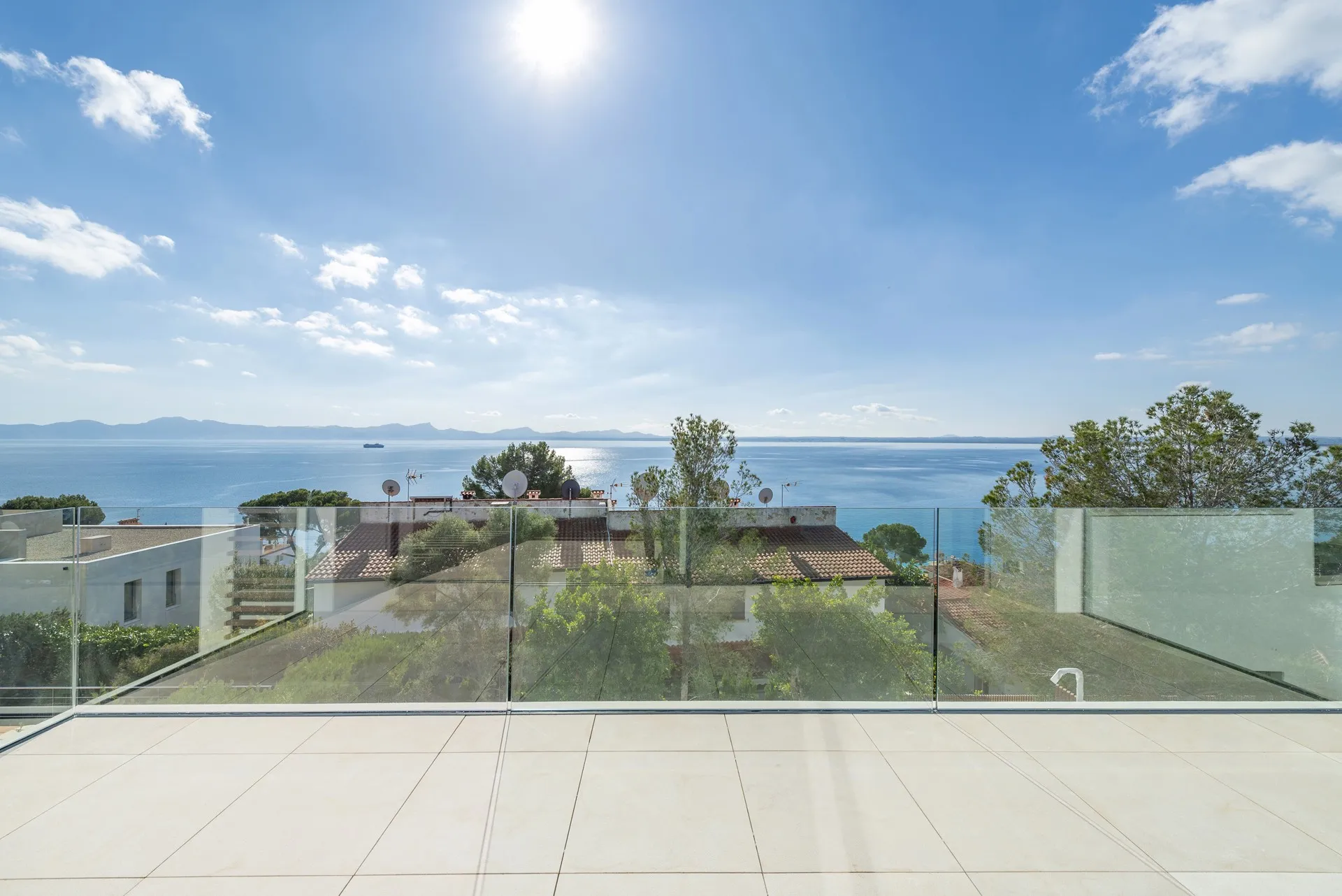 Great opportunity to acquire a modern high-quality villa in Alcanada, Mallorca-15