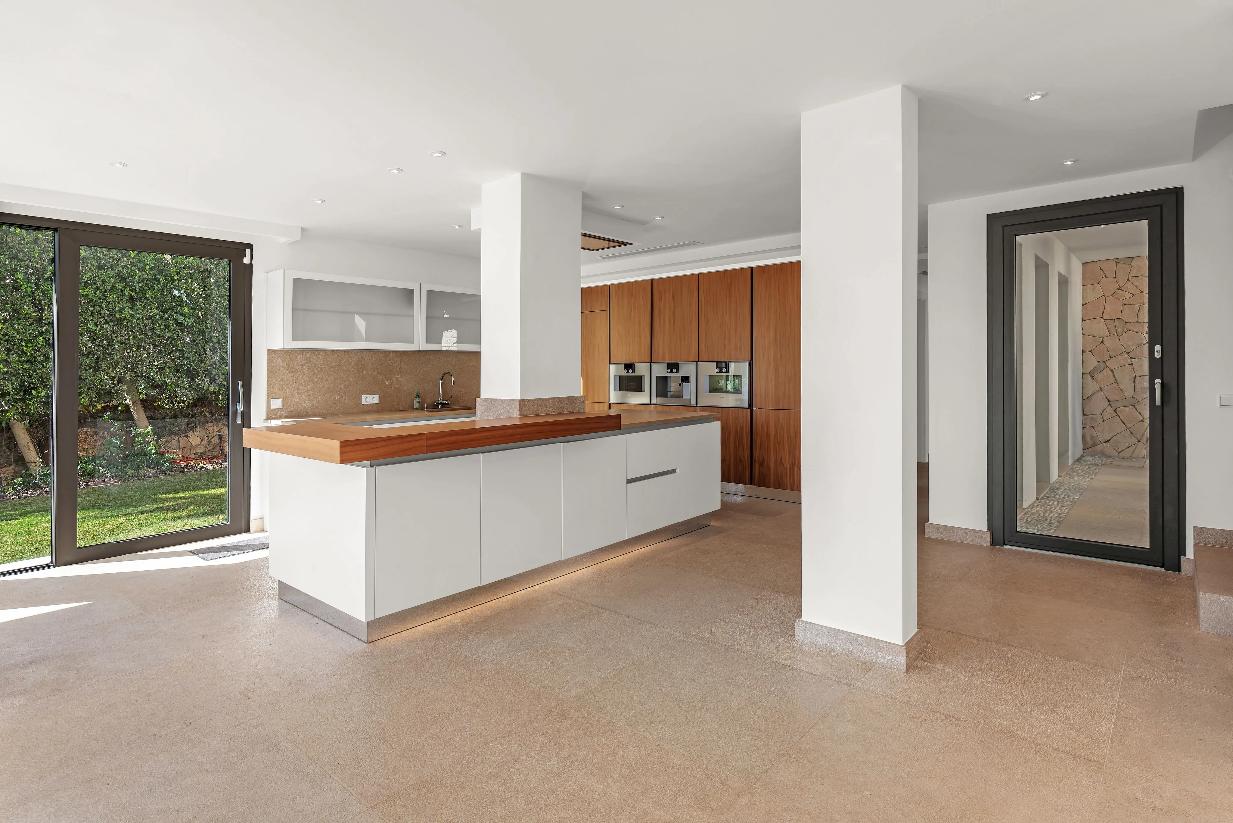 Frontline golf villa with sea views in Bendinat-9