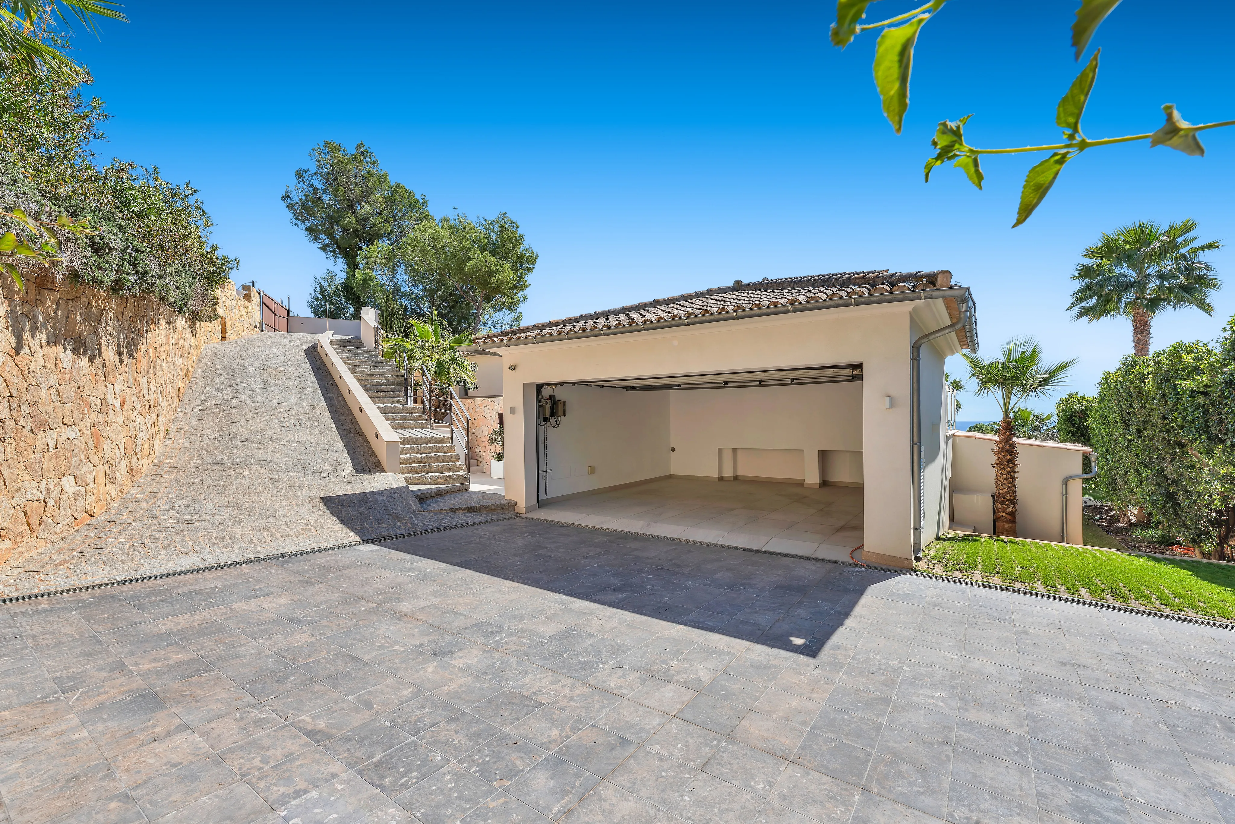 Frontline golf villa with sea views in Bendinat-20