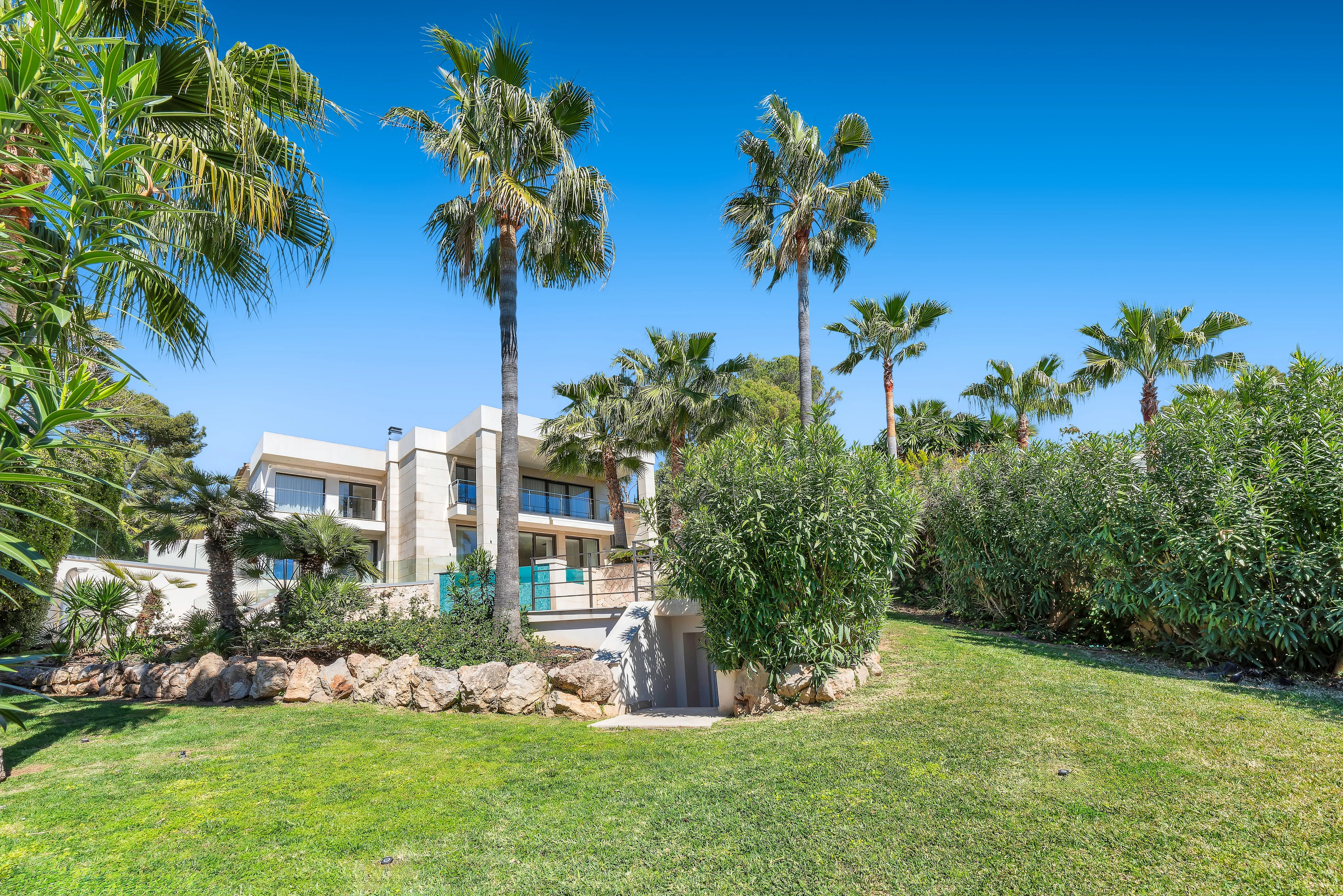 Frontline golf villa with sea views in Bendinat-22