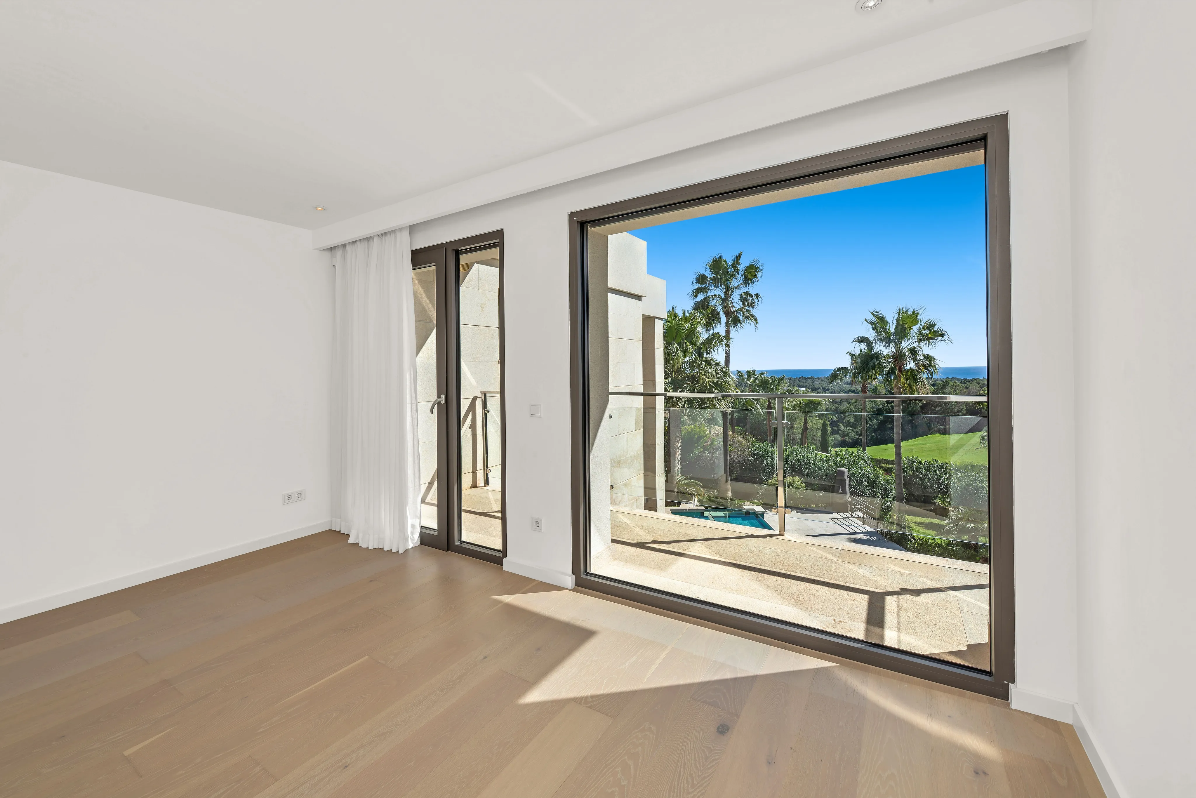 Frontline golf villa with sea views in Bendinat-14