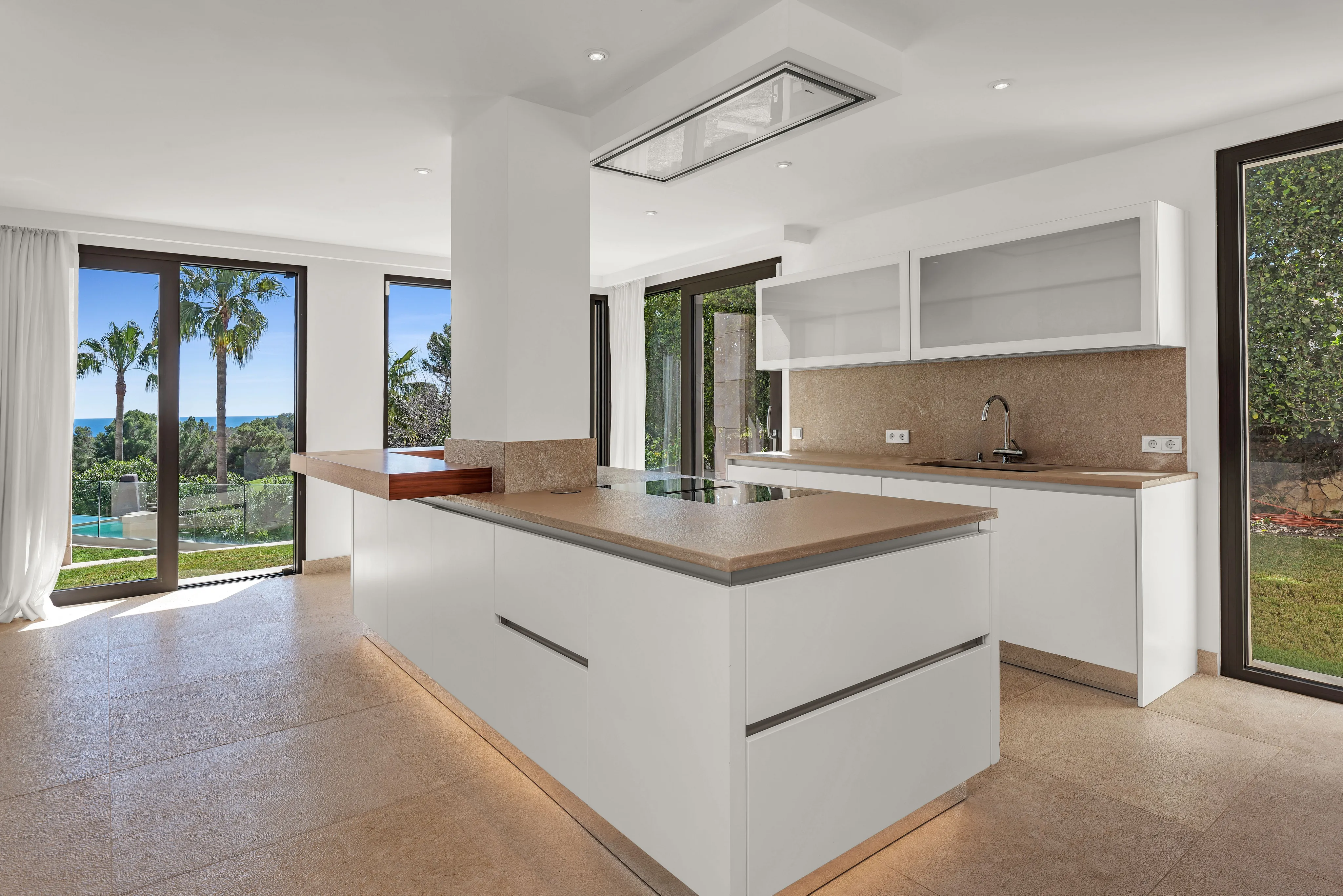 Frontline golf villa with sea views in Bendinat-10