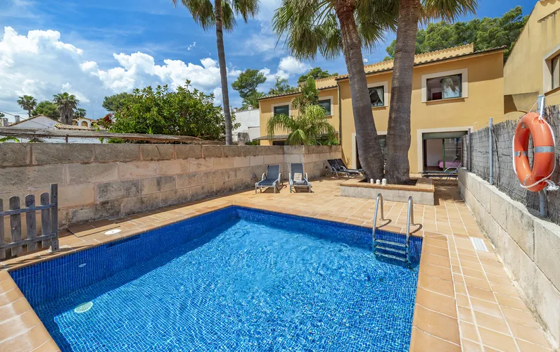 Fabelagtigt hus med have og pool kun 5 minutters gang fra Cala Molins