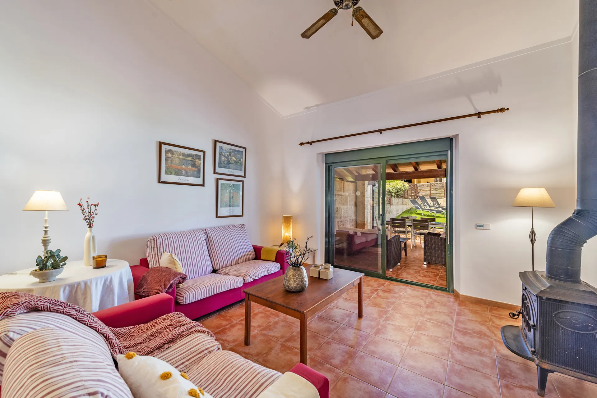 Uroczy dom z ogrodem i basenem - zaledwie 5 minut spacerem od piaszczystej plaży-2