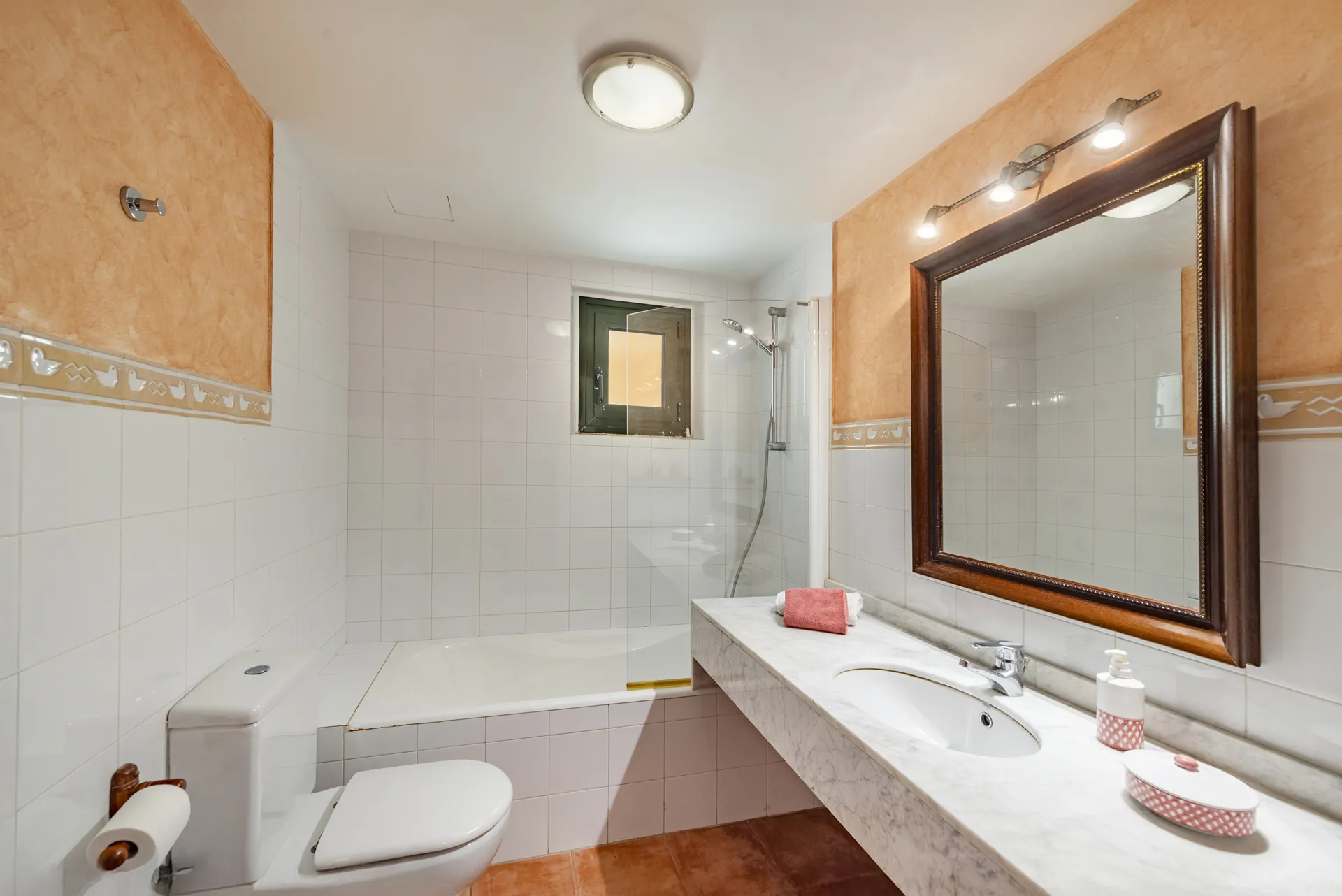 Uroczy dom z ogrodem i basenem - zaledwie 5 minut spacerem od piaszczystej plaży-13