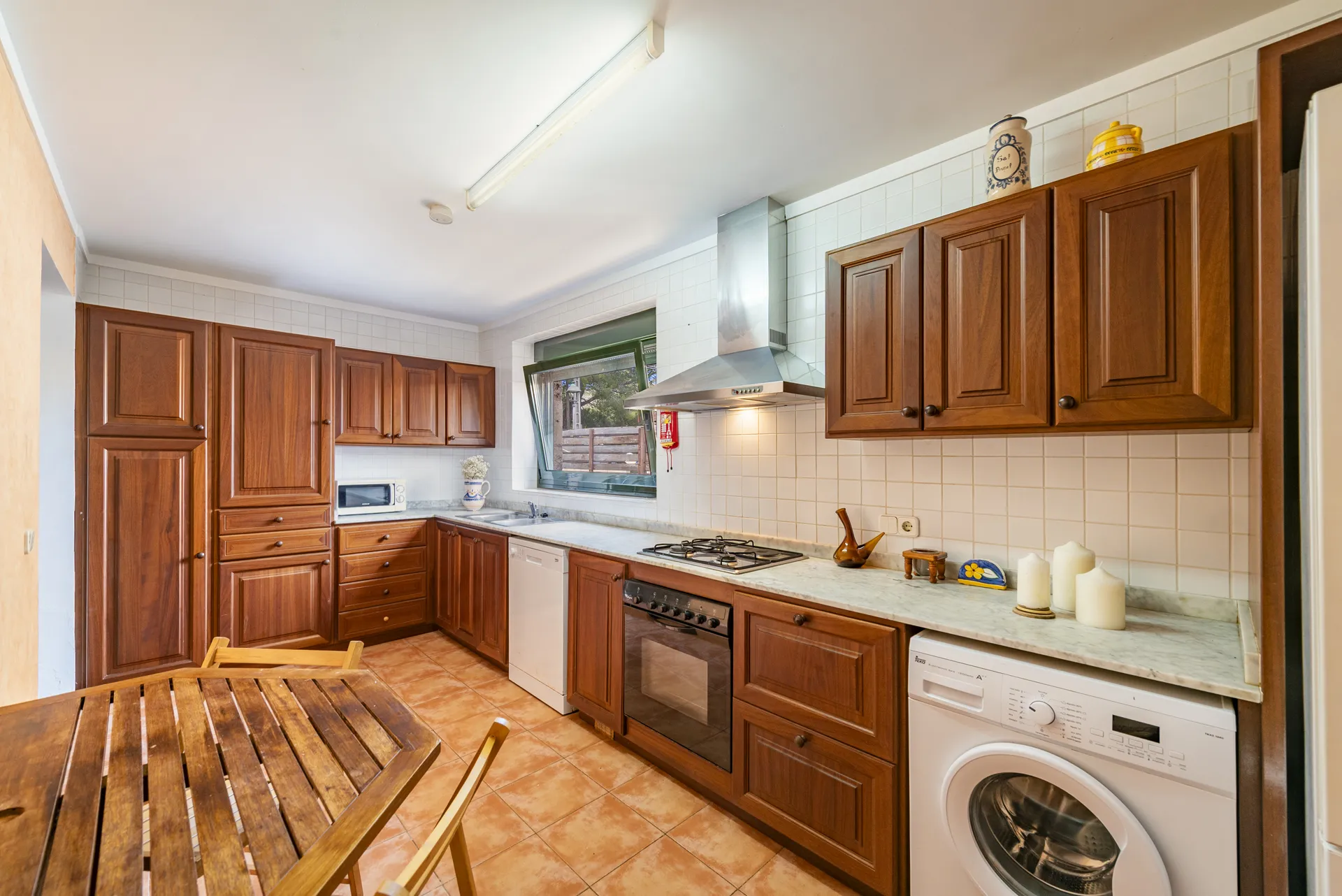 Uroczy dom z ogrodem i basenem - zaledwie 5 minut spacerem od piaszczystej plaży-8