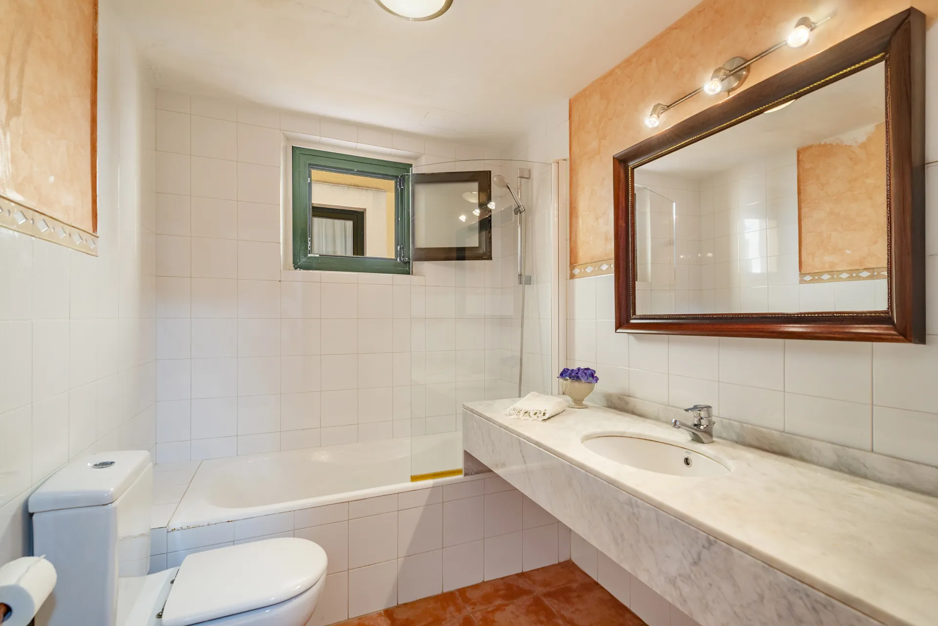 Uroczy dom z ogrodem i basenem - zaledwie 5 minut spacerem od piaszczystej plaży-11