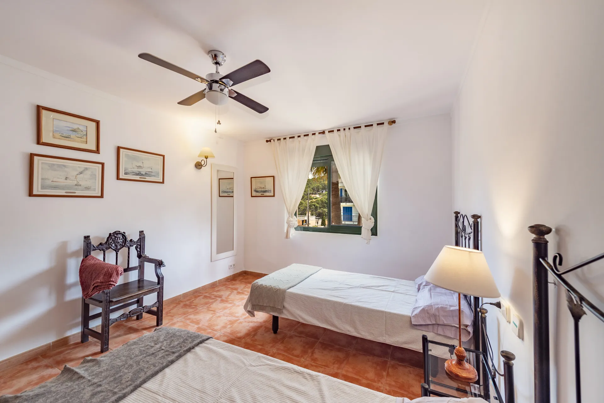 Uroczy dom z ogrodem i basenem - zaledwie 5 minut spacerem od piaszczystej plaży-14