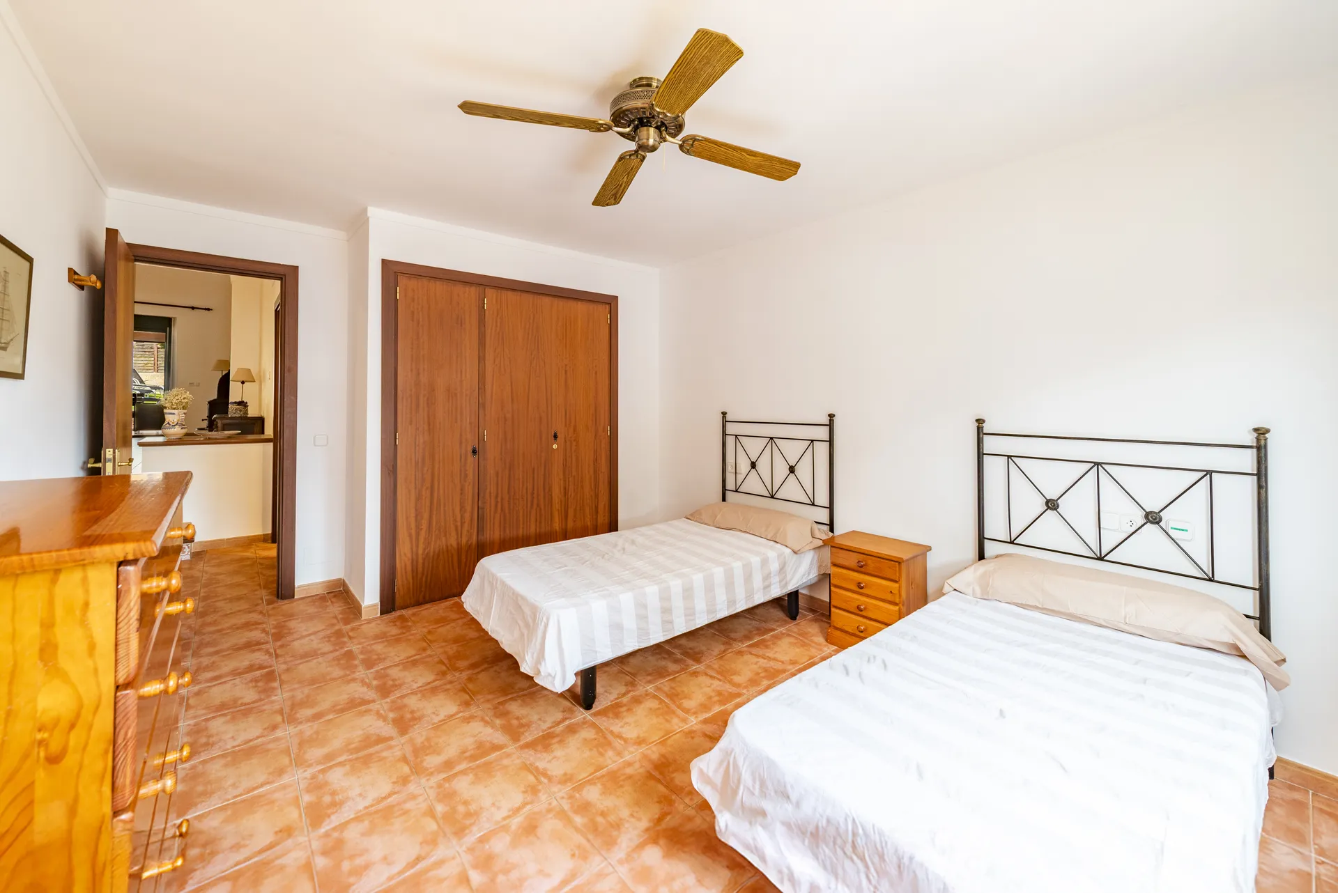 Uroczy dom z ogrodem i basenem - zaledwie 5 minut spacerem od piaszczystej plaży-15