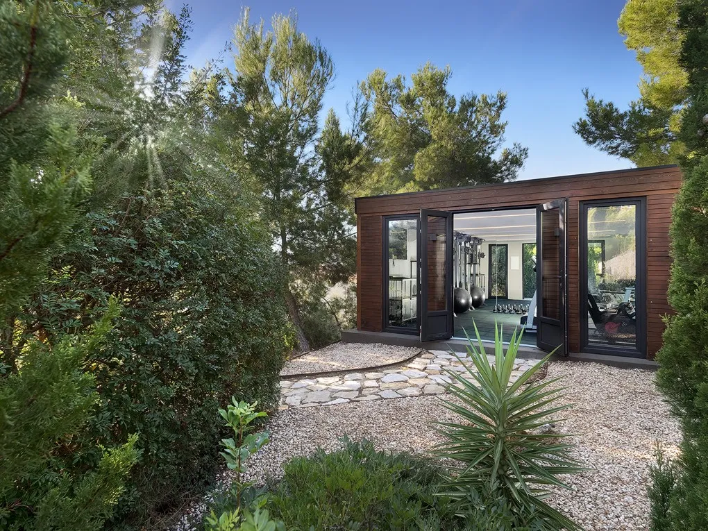 Moderna vila de disseny amb vista al port-24