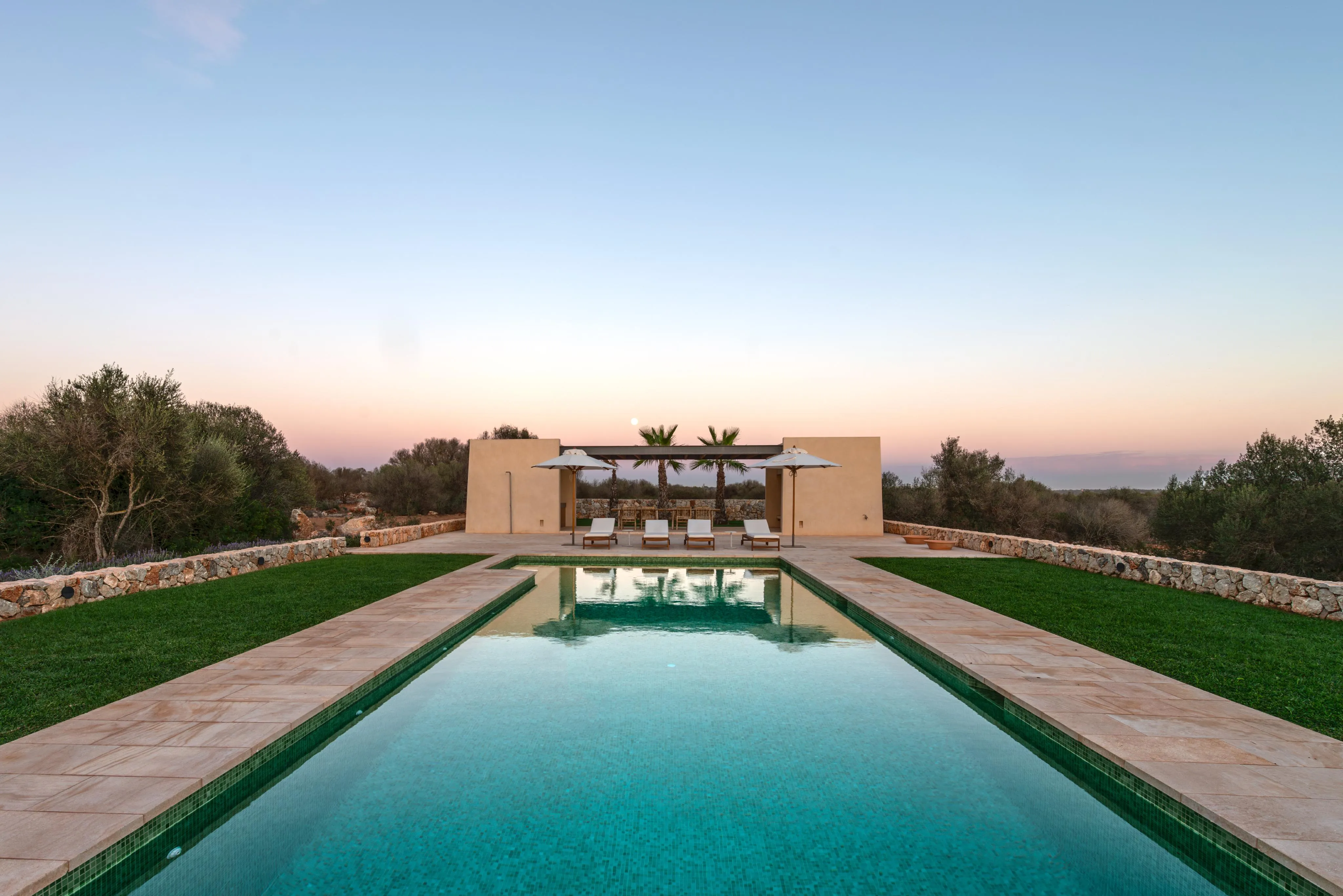 Indrukwekkende nieuwbouw finca in traditionele stijl-12