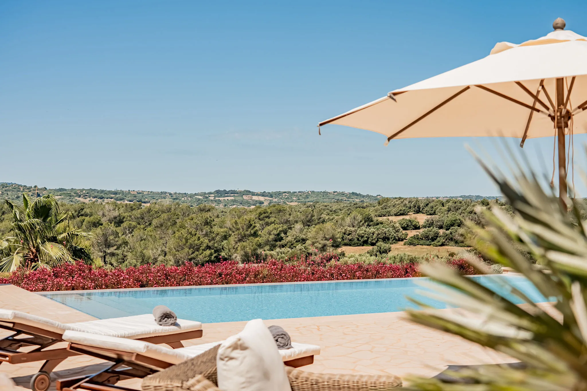 Nature oasis with stunning panoramic views-2