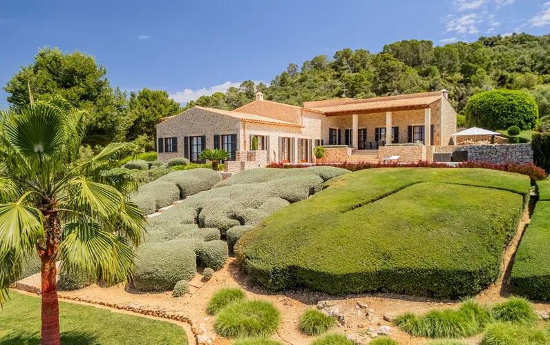 Nature oasis with stunning panoramic views