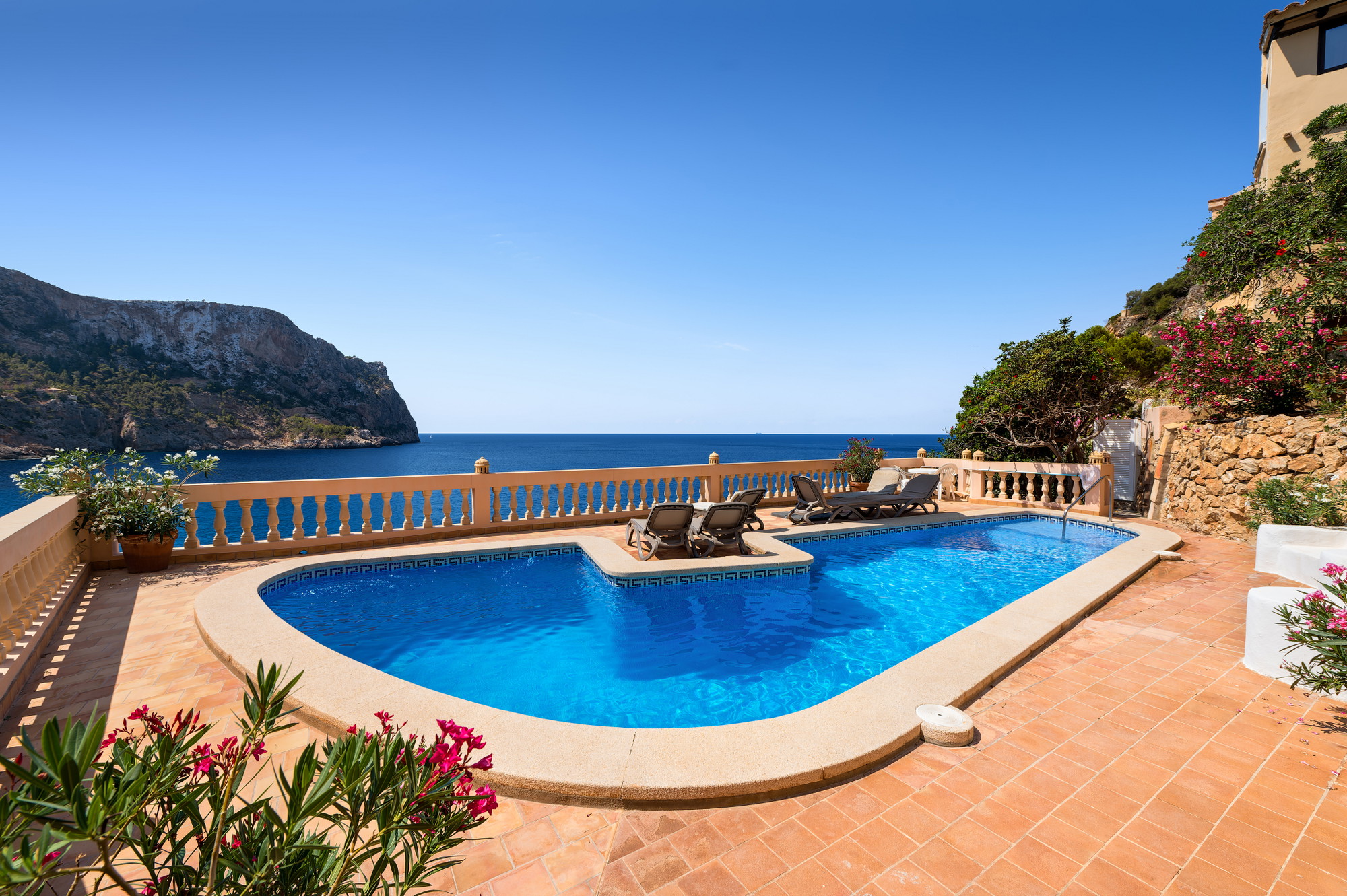 Exclusive duplex penthouse with spectacular views of the Mediterranean Sea-8