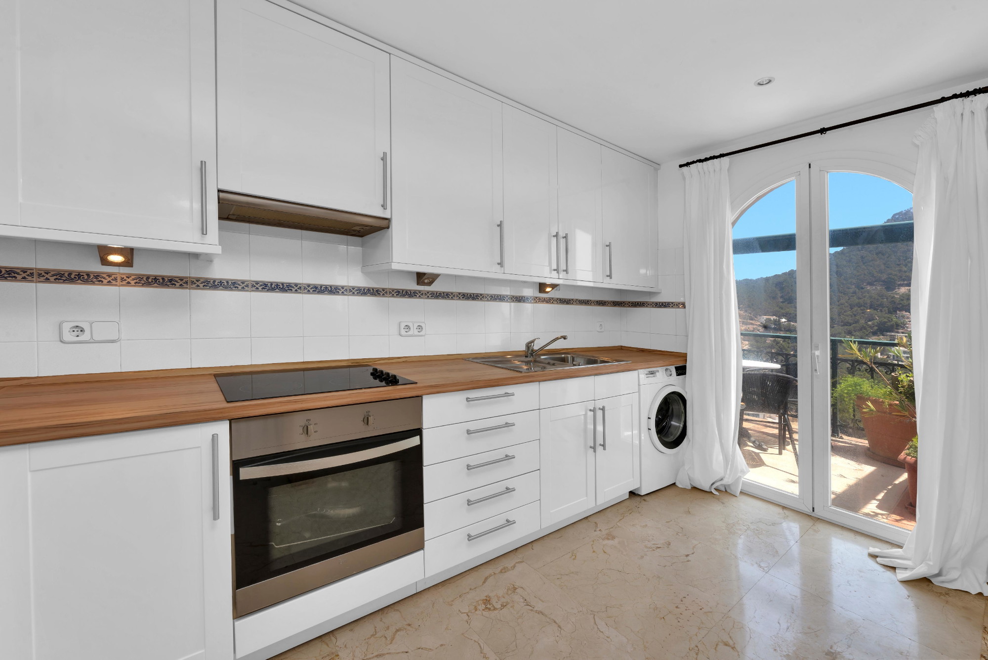Apartment with Sea and Mountain Views in Cala Llamp – In Need of Renovation with Strong Potential-6