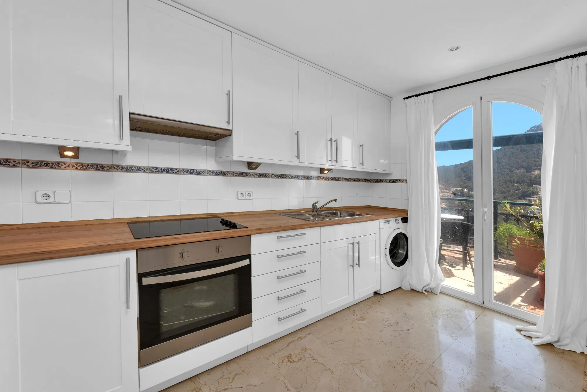 Apartment with Sea and Mountain Views in Cala Llamp – In Need of Renovation with Strong Potential-6